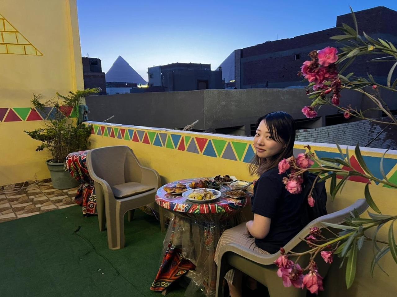 Jana Pyramids view inn