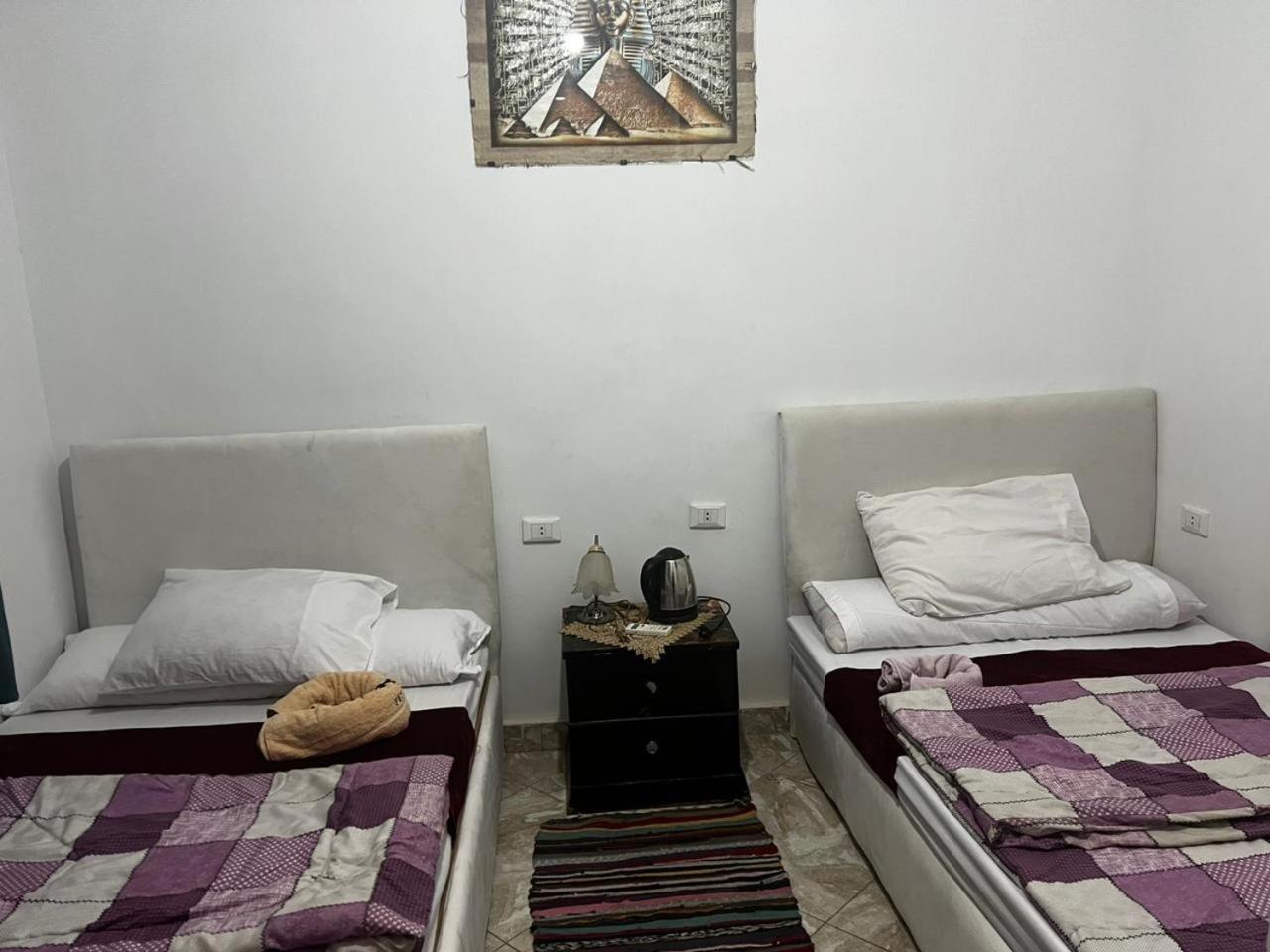 Jana Pyramids view inn