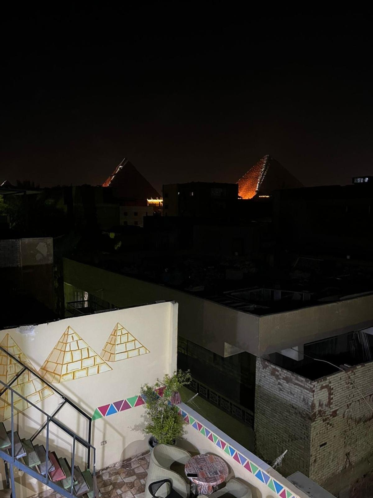 Jana Pyramids view inn