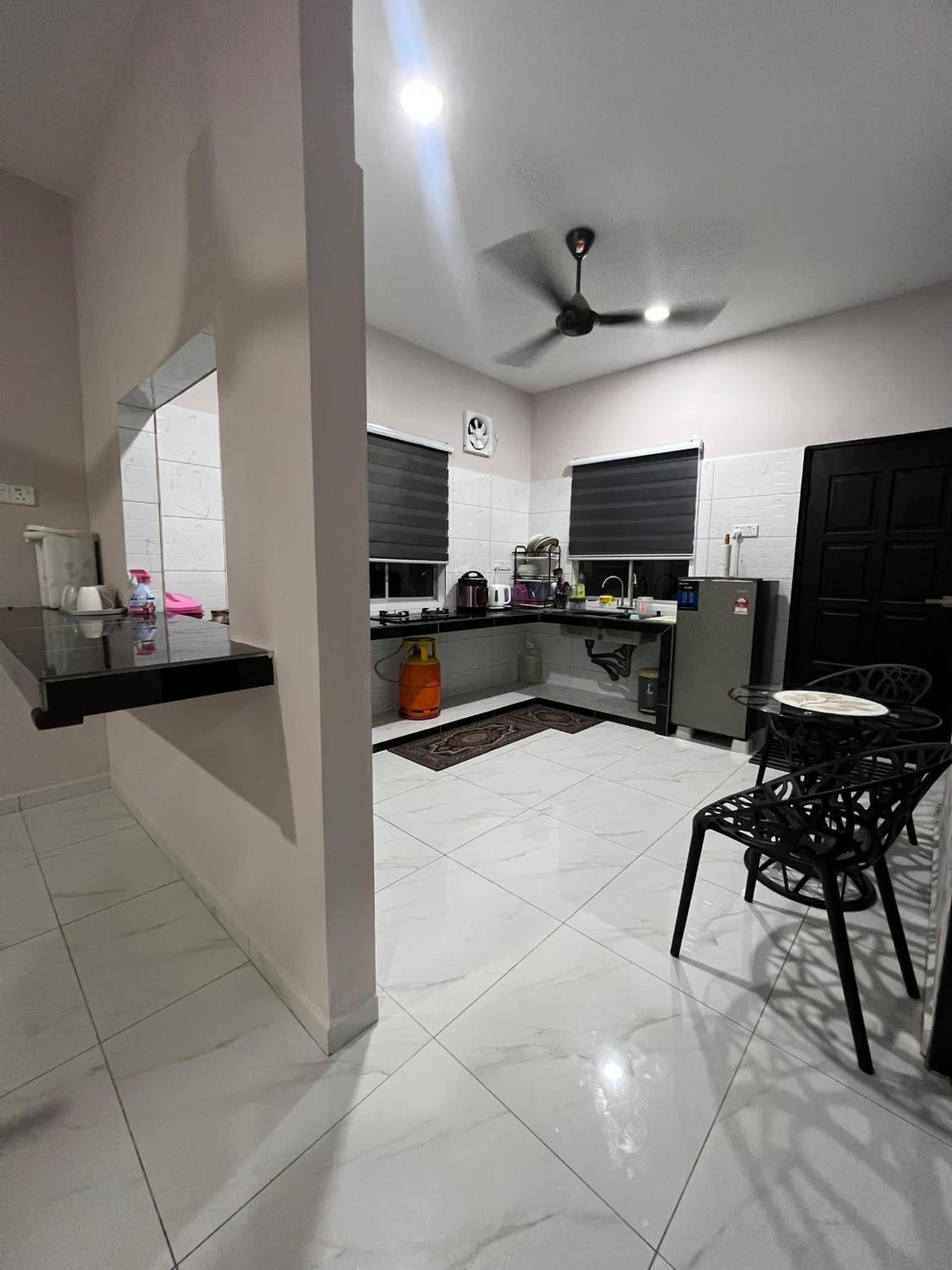 D'Nuha homestay Unit 2 Chenderong Balai Teluk Intan photo 4