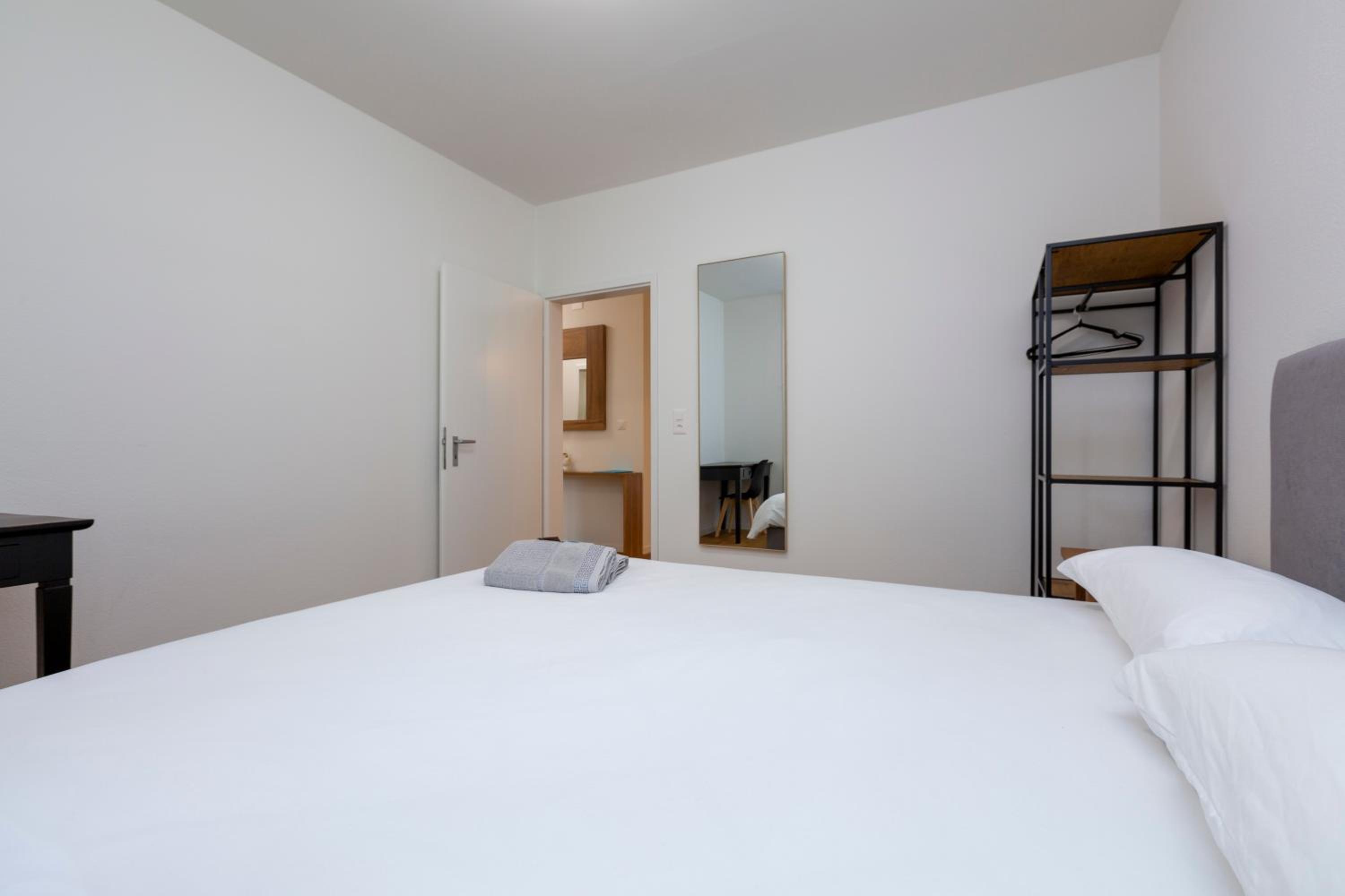 KAYA Zurich Apartment 1A - Downtown 2BR Deluxe Apt