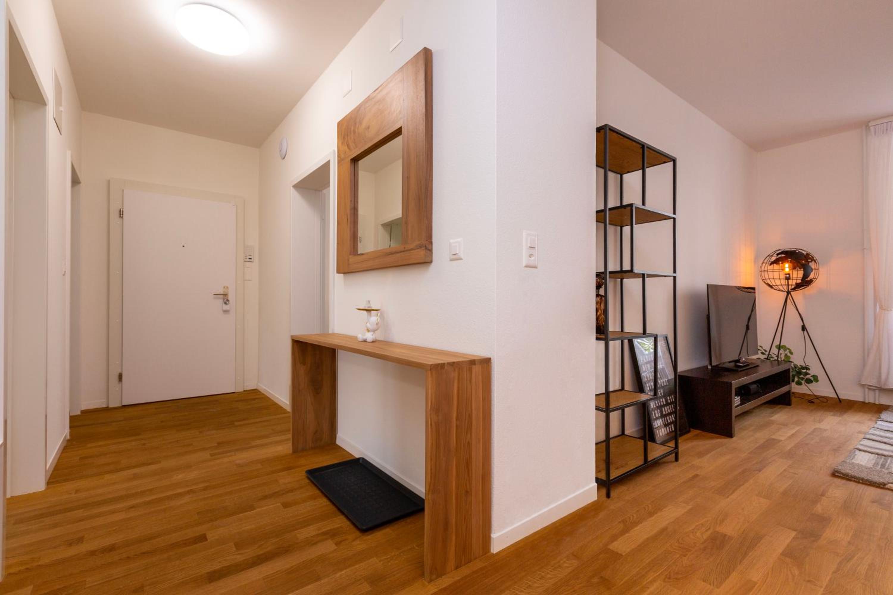 KAYA Zurich Apartment 1A - Downtown 2BR Deluxe Apt
