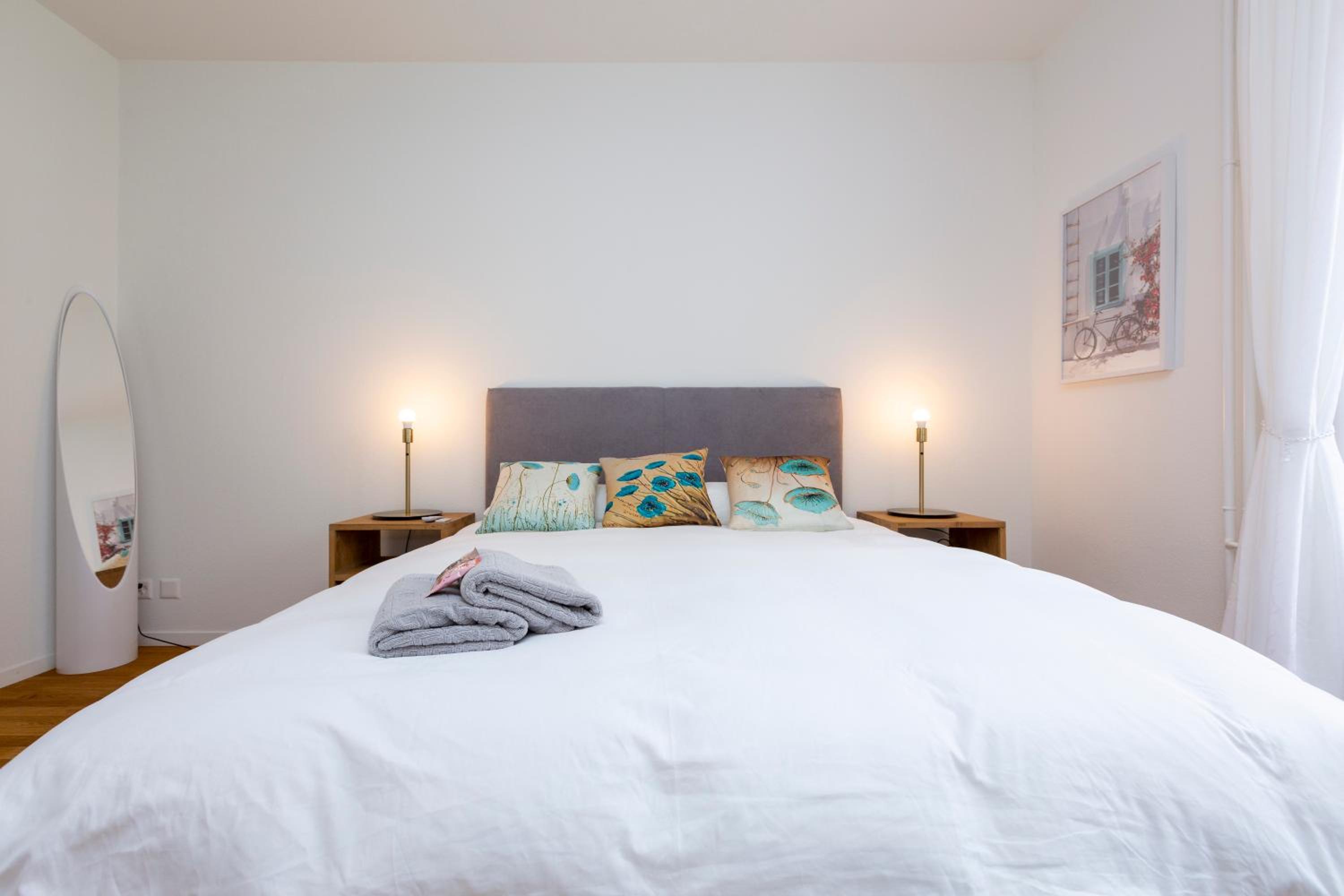 KAYA Zurich Apartment 1A - Downtown 2BR Deluxe Apt