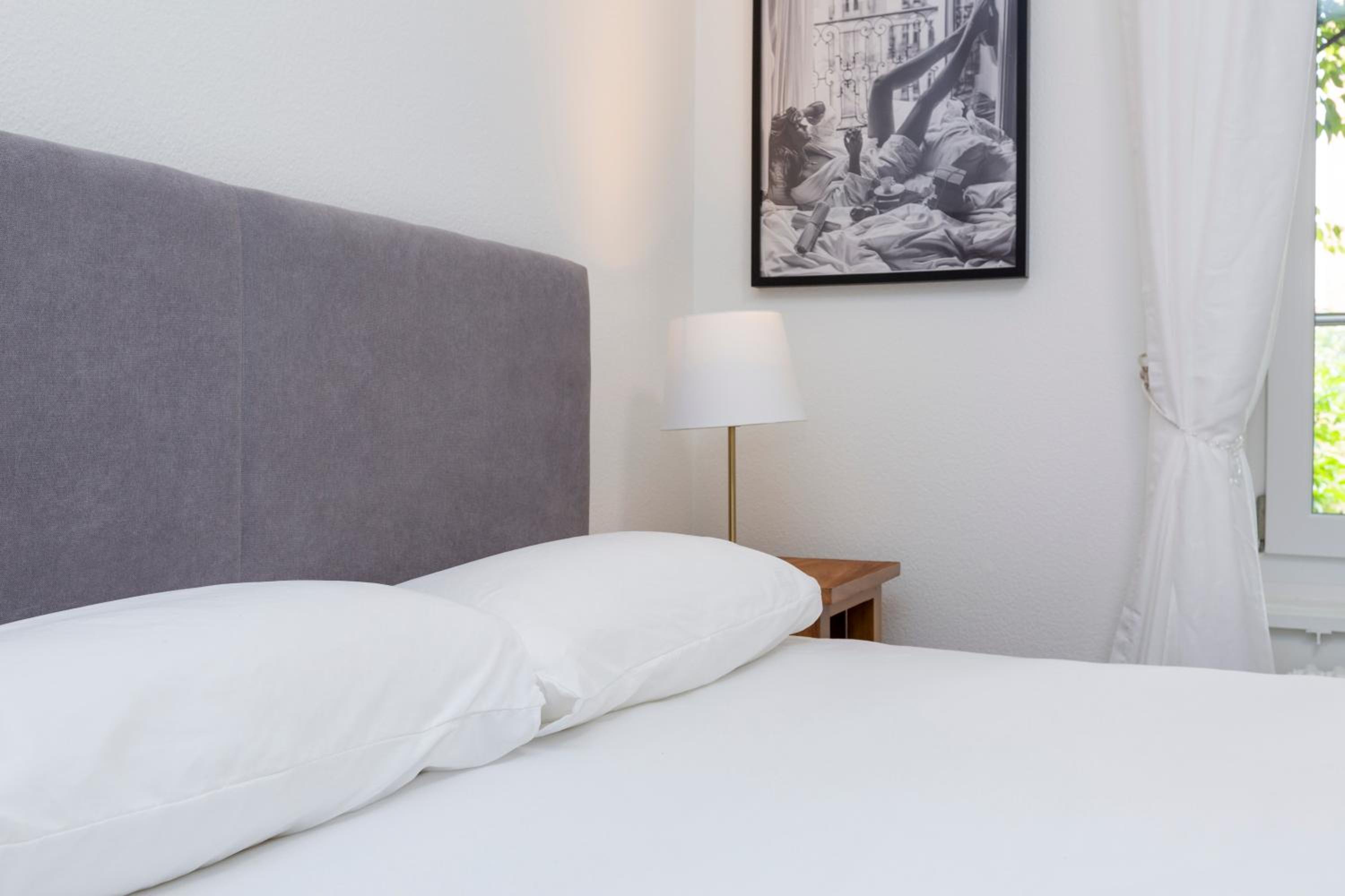 KAYA Zurich Apartment 1A - Downtown 2BR Deluxe Apt