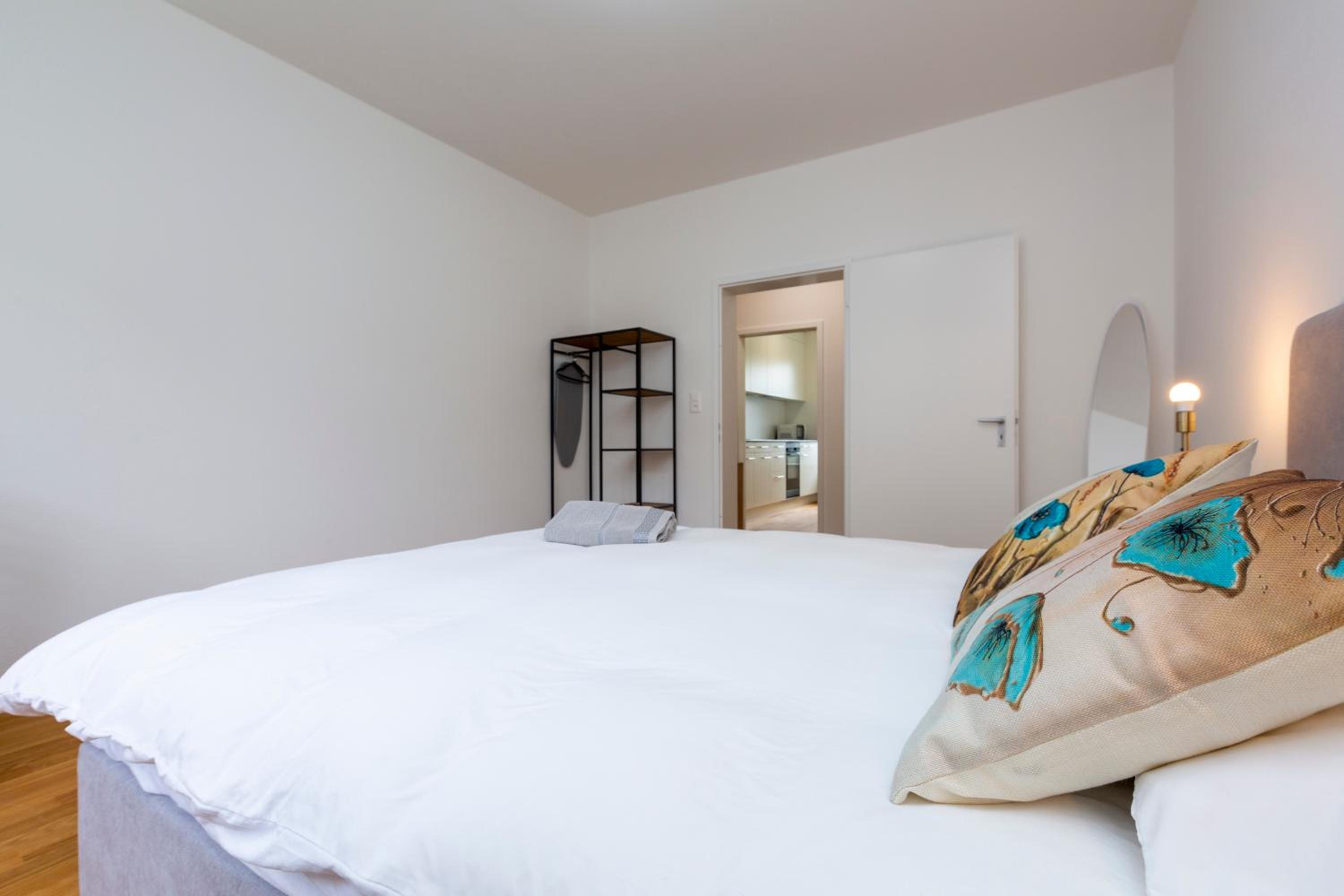 KAYA Zurich Apartment 1A - Downtown 2BR Deluxe Apt