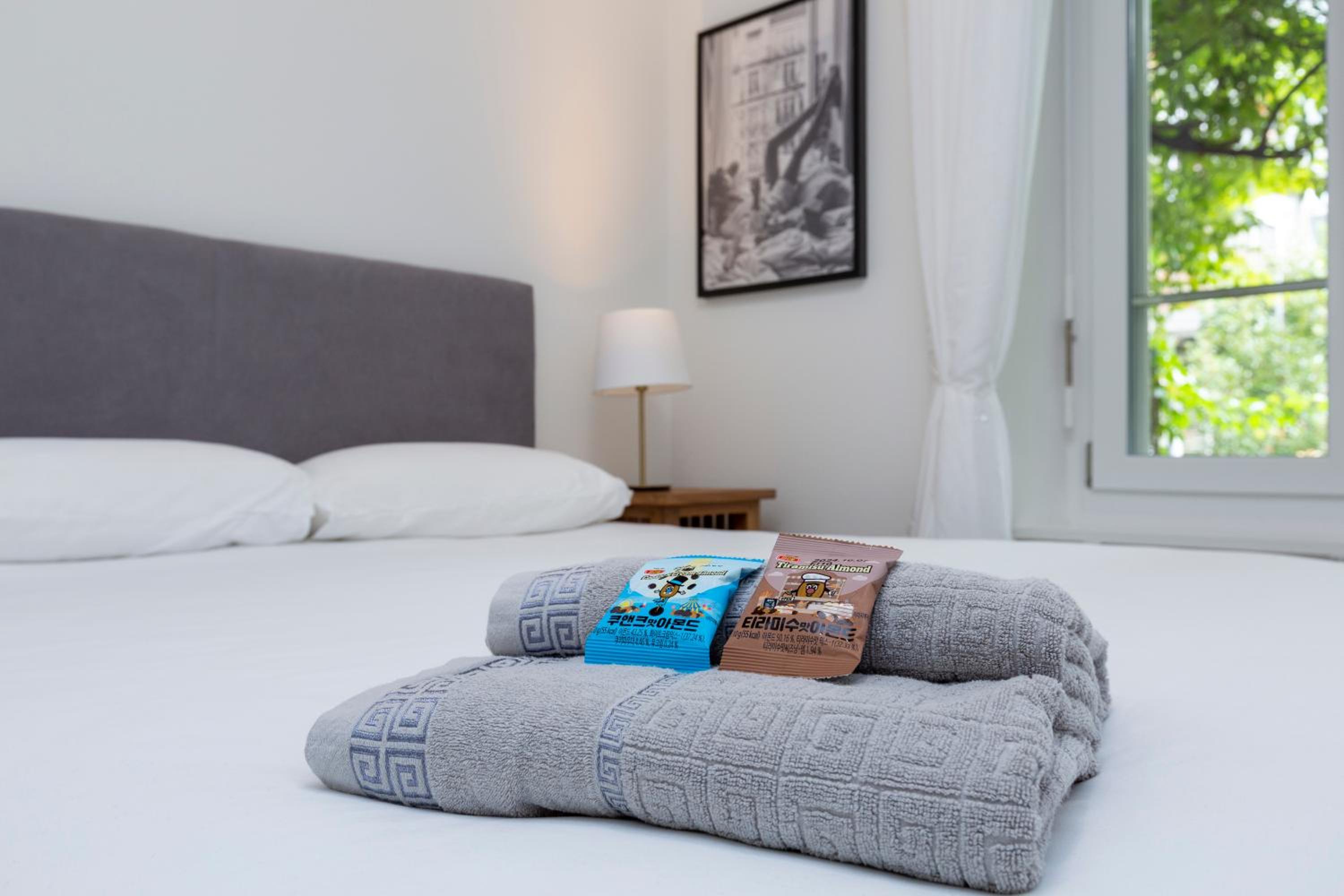 KAYA Zurich Apartment 1A - Downtown 2BR Deluxe Apt