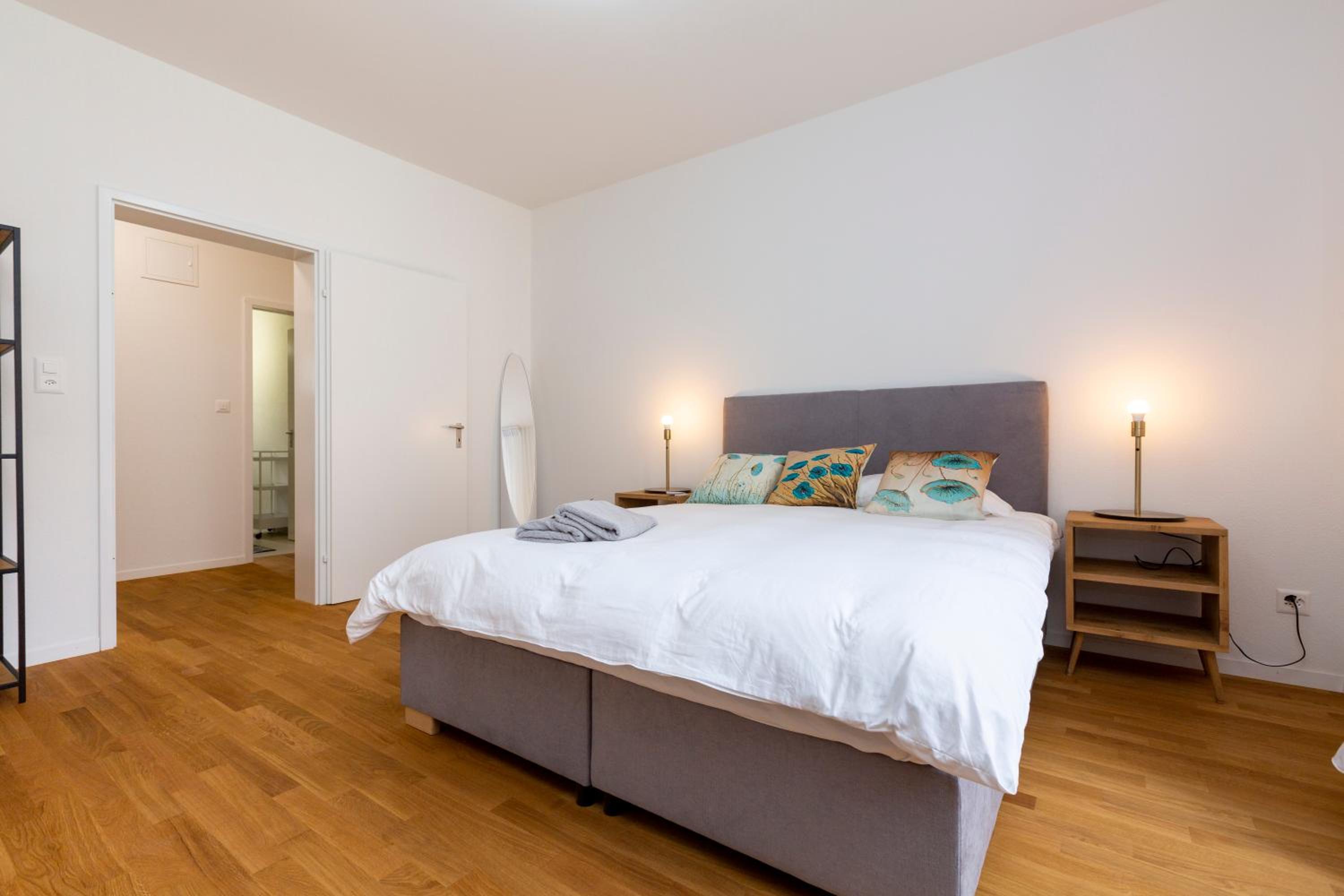 KAYA Zurich Apartment 1A - Downtown 2BR Deluxe Apt