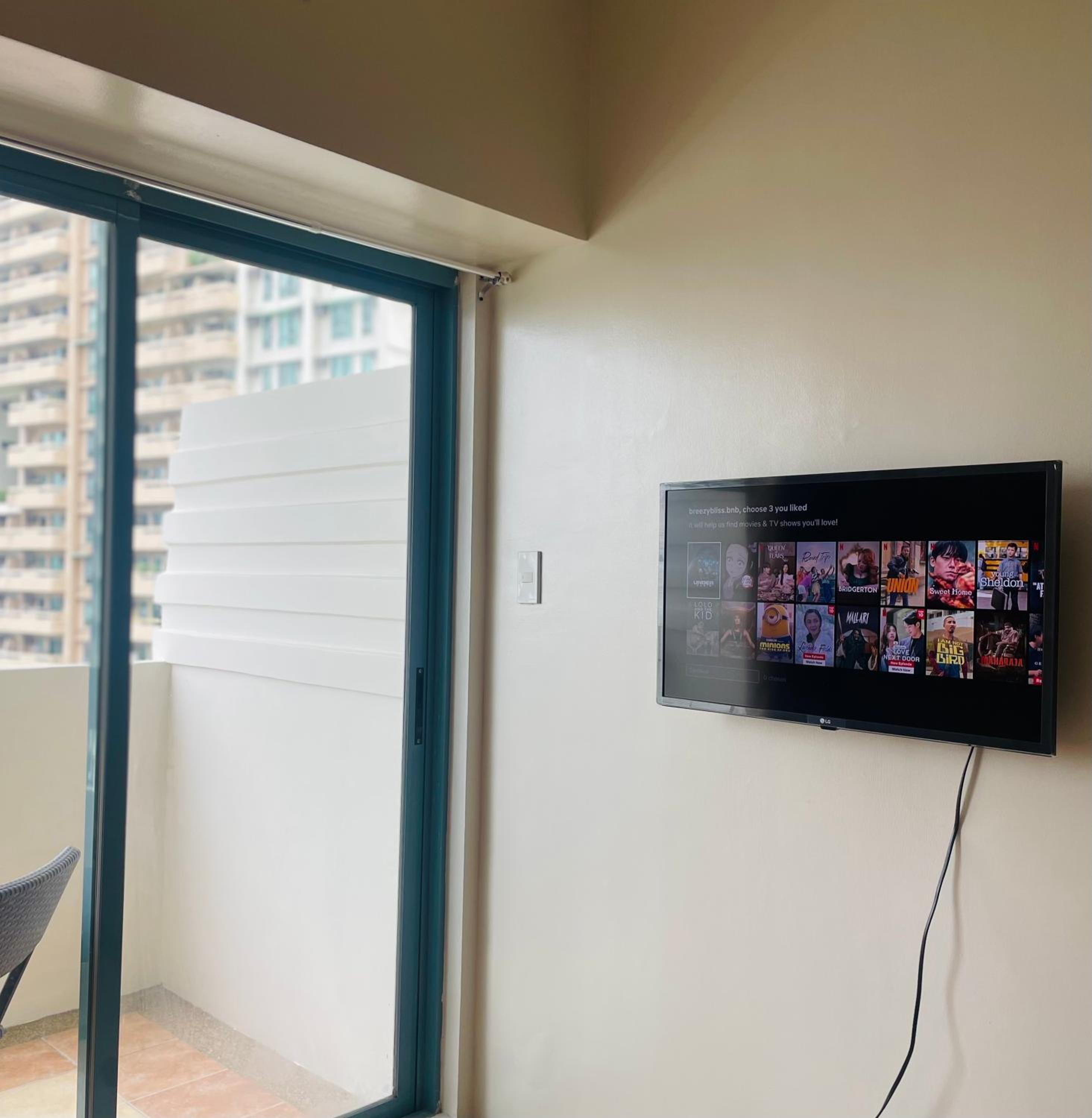 Luxury Bauhaus inspired apartment near Makati view 3