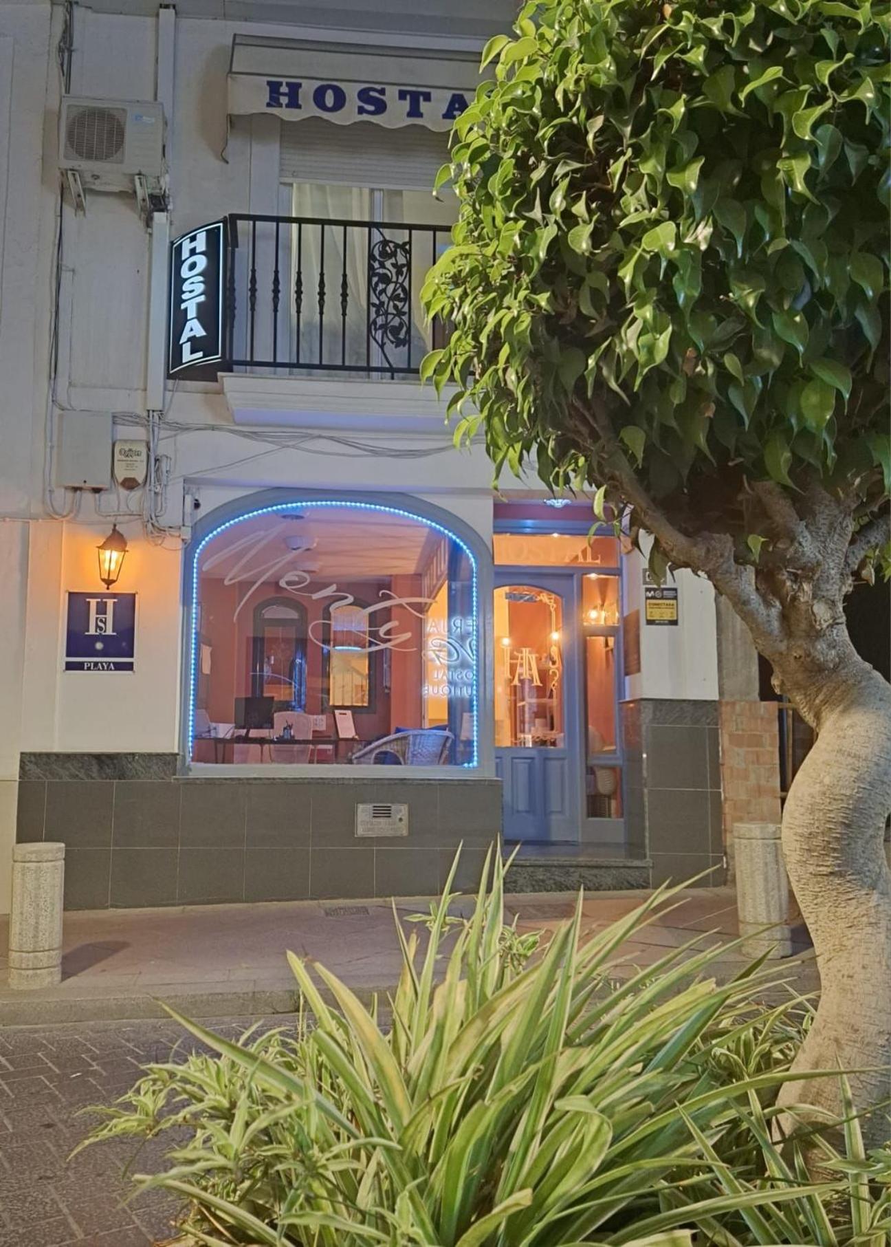 Hostal Montys