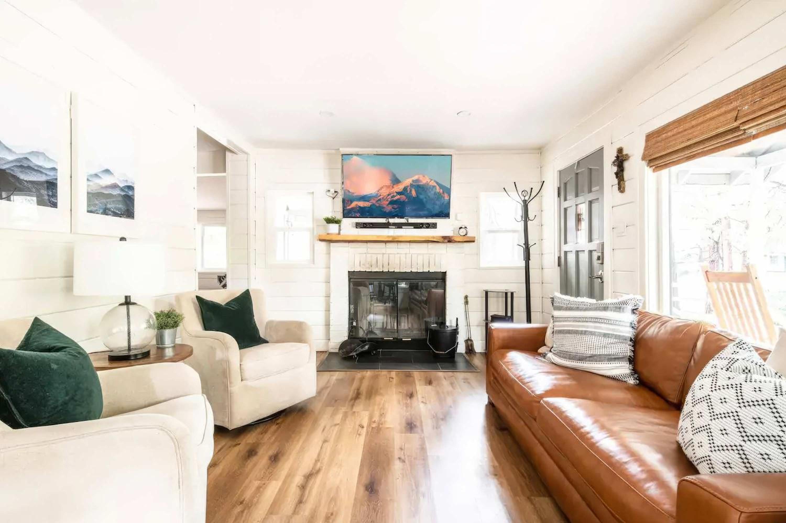 Navigate Stays Cabin w Fireplace Near Ski Resorts view 3