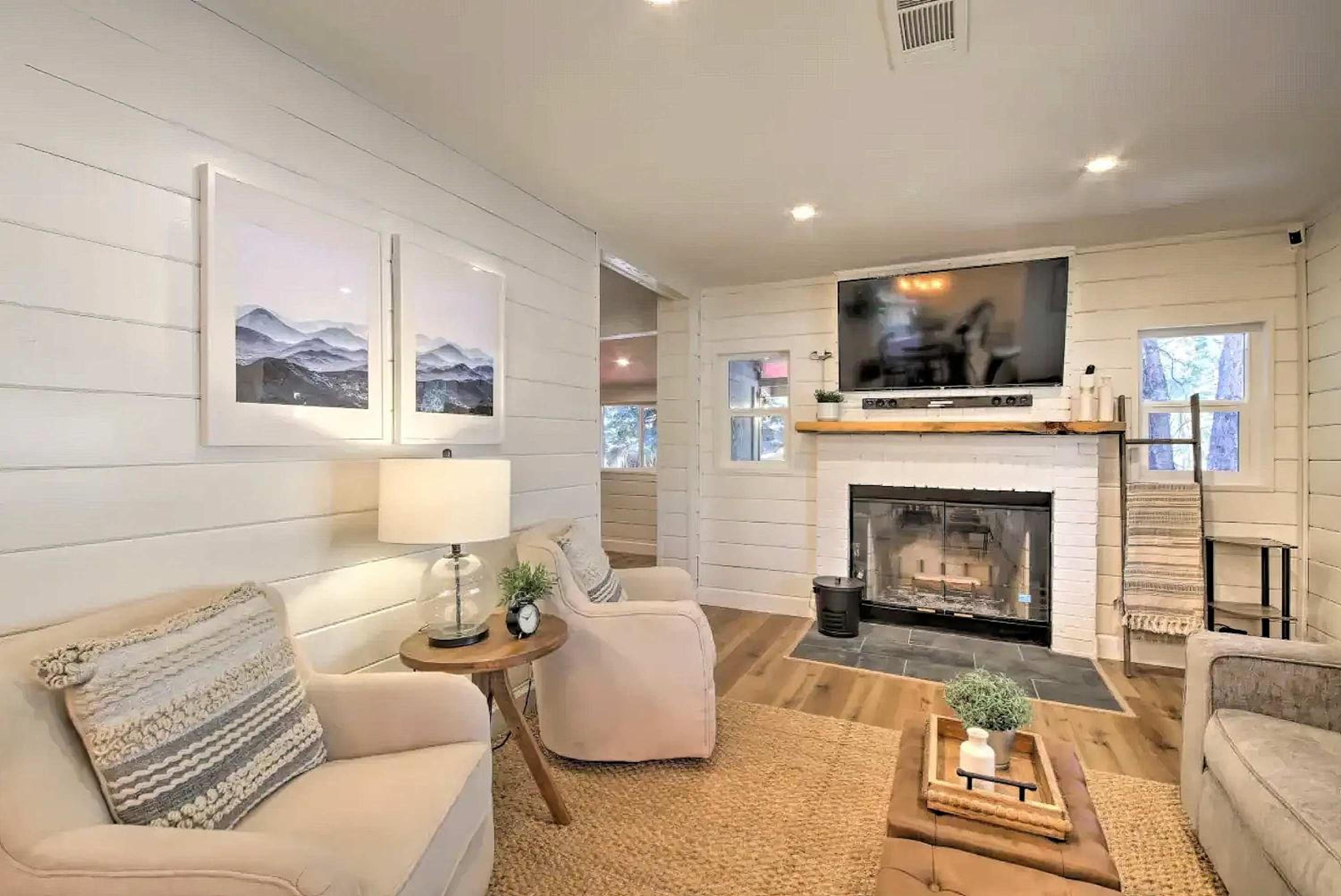 Navigate Stays Cabin w Fireplace Near Ski Resorts view 4