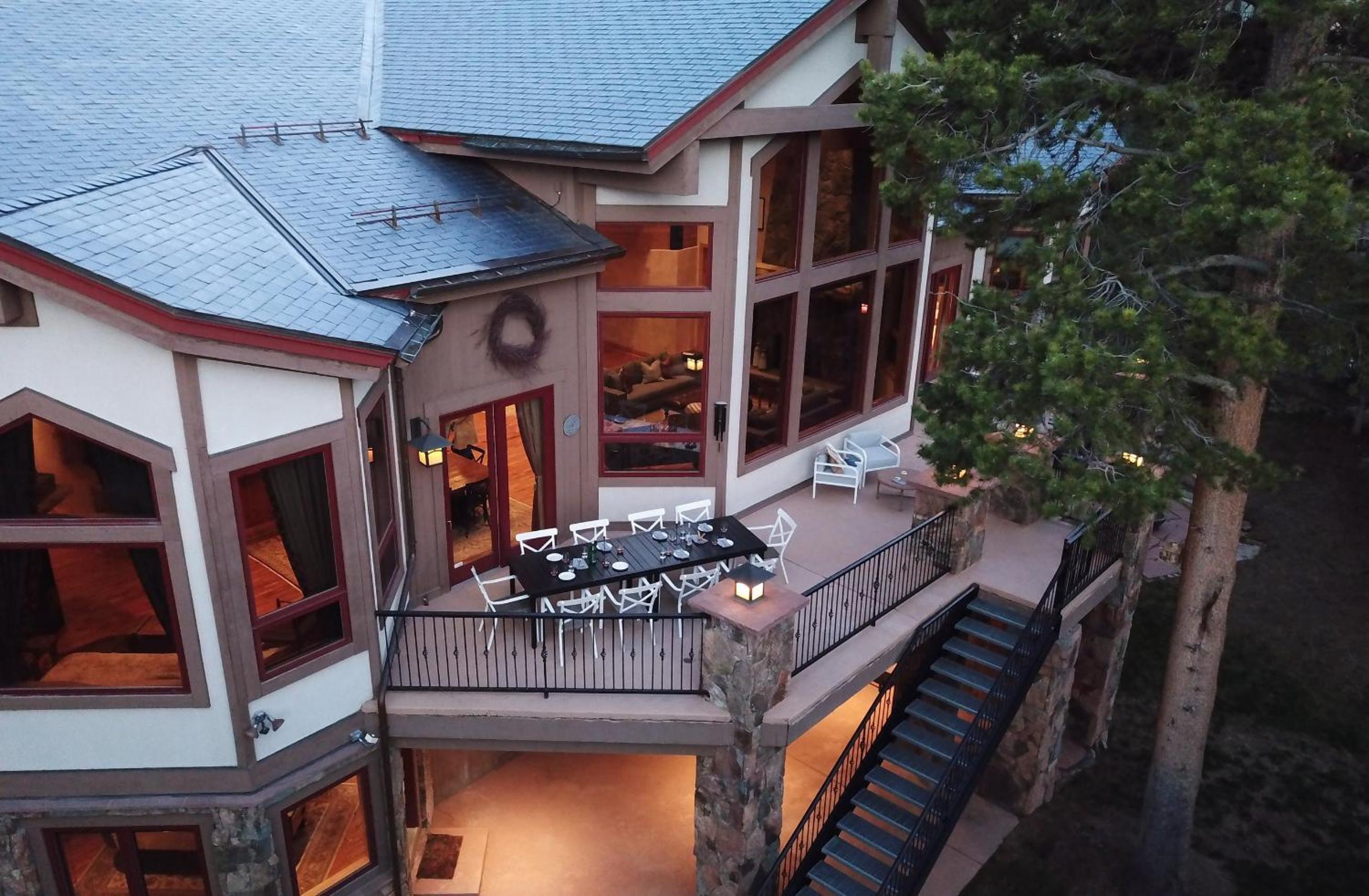 Cherry Ridge by AvantStay Incredible Mountain Mansion w Game Room Hot Tub Views