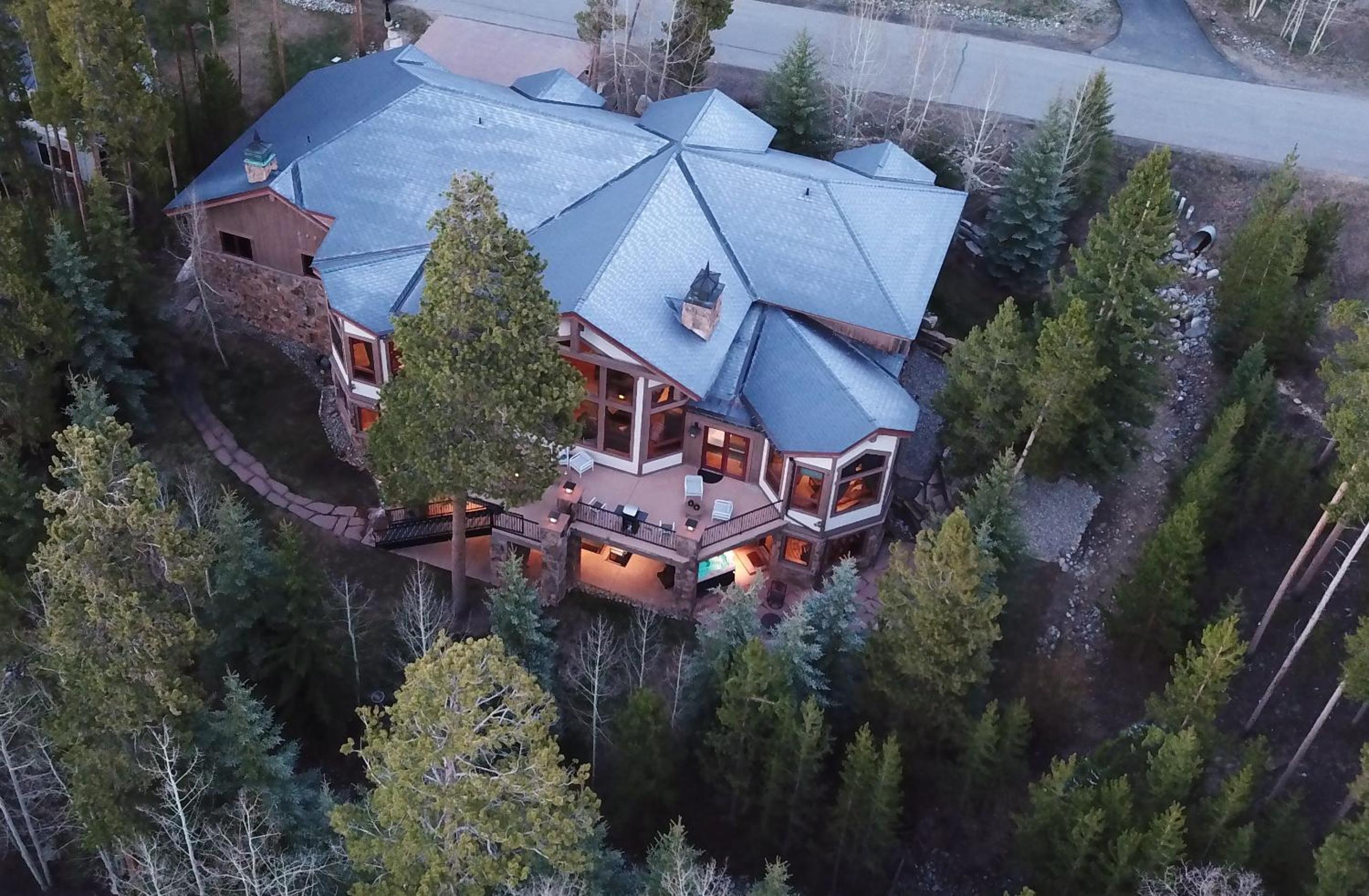 Cherry Ridge by AvantStay Incredible Mountain Mansion w Game Room Hot Tub Views