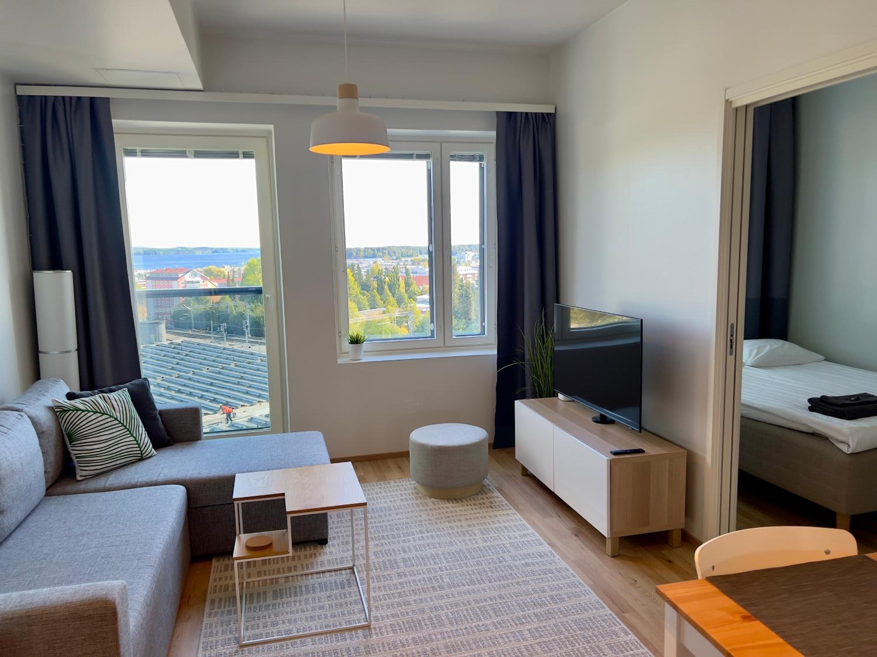 City Apartment with lake view and free parking view 3