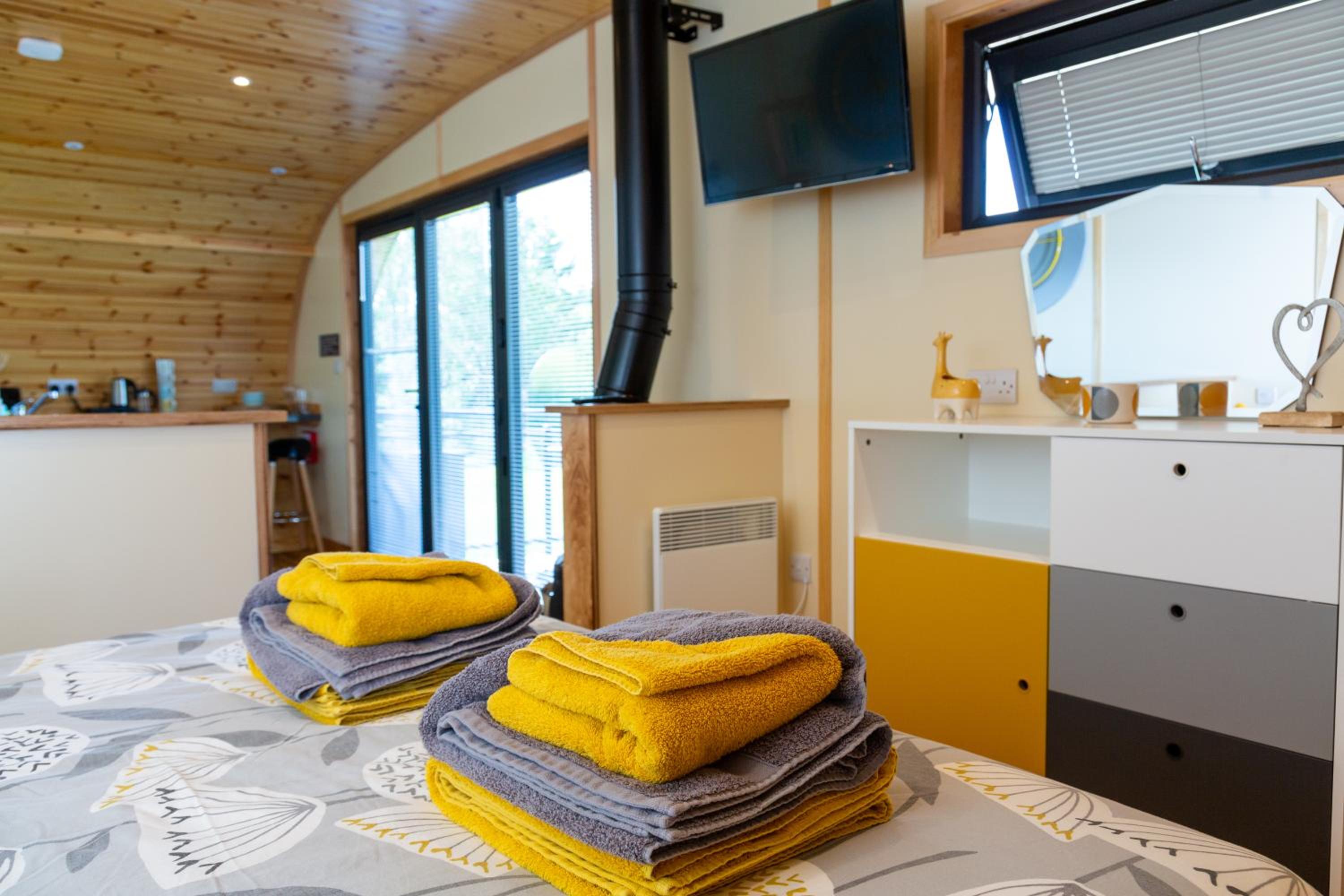 Brownthwaite Luxury Pod with Hot Tub at Fell View Park Kirkby Lonsdale
