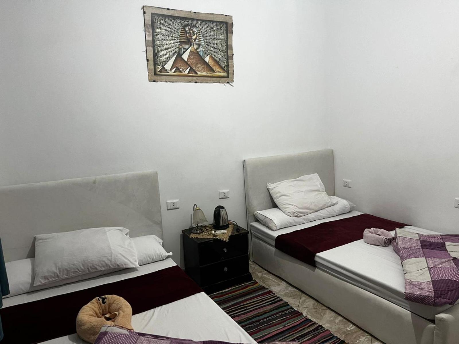 Jana Pyramids view inn