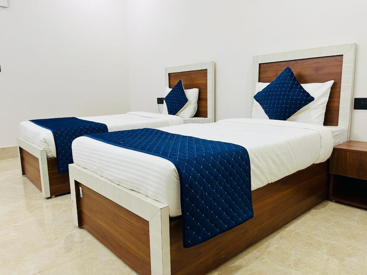 The UmRa Hotel