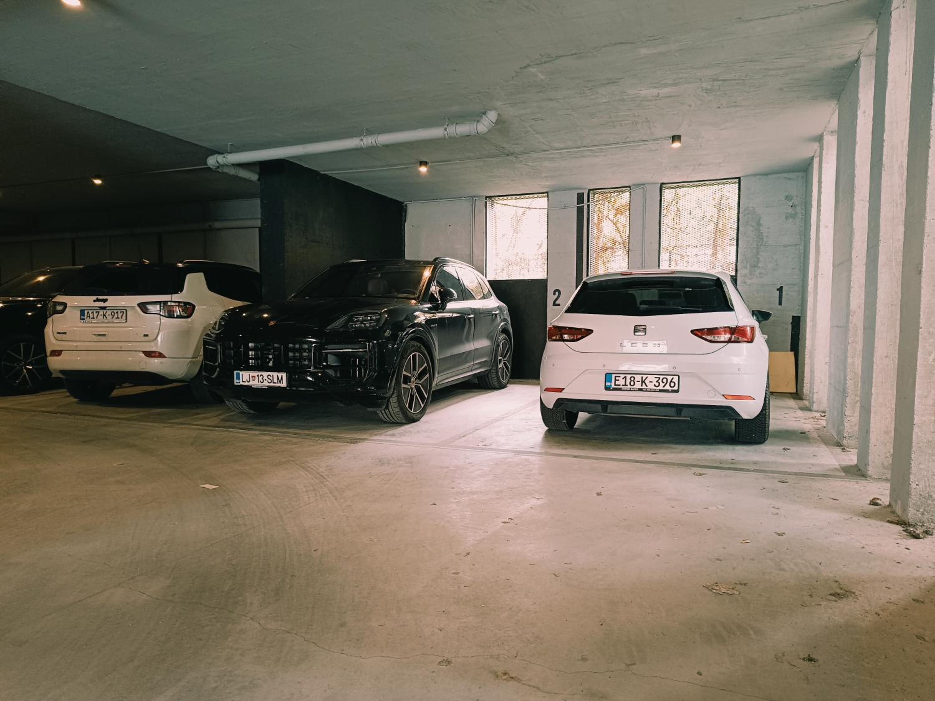 LuxApart Vrbanjusa Old City Centar free garage parking