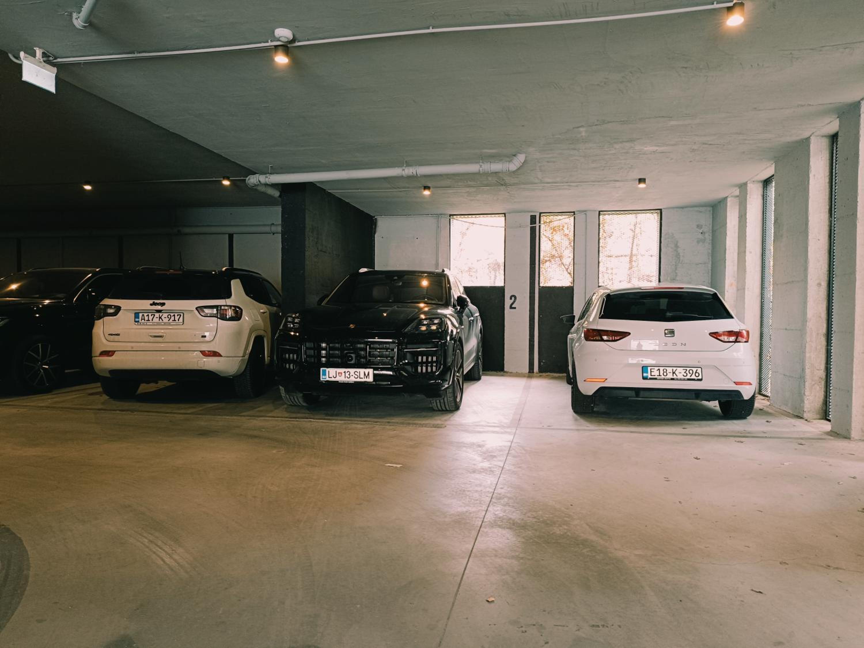 LuxApart Vrbanjusa Old City Centar free garage parking