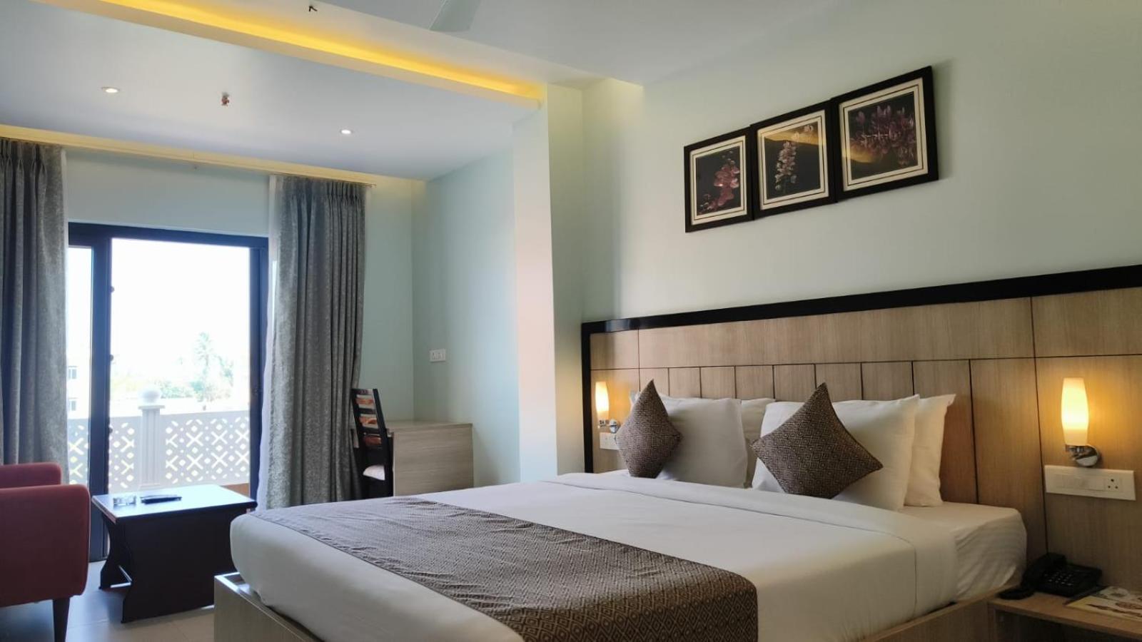 Vbrance - Luxury Boutique Hotel & Food Court view 4