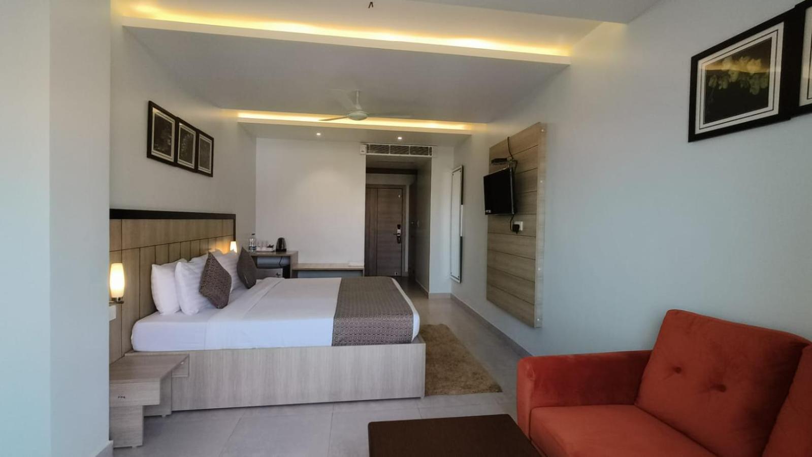 Vbrance - Luxury Boutique Hotel & Food Court view 3