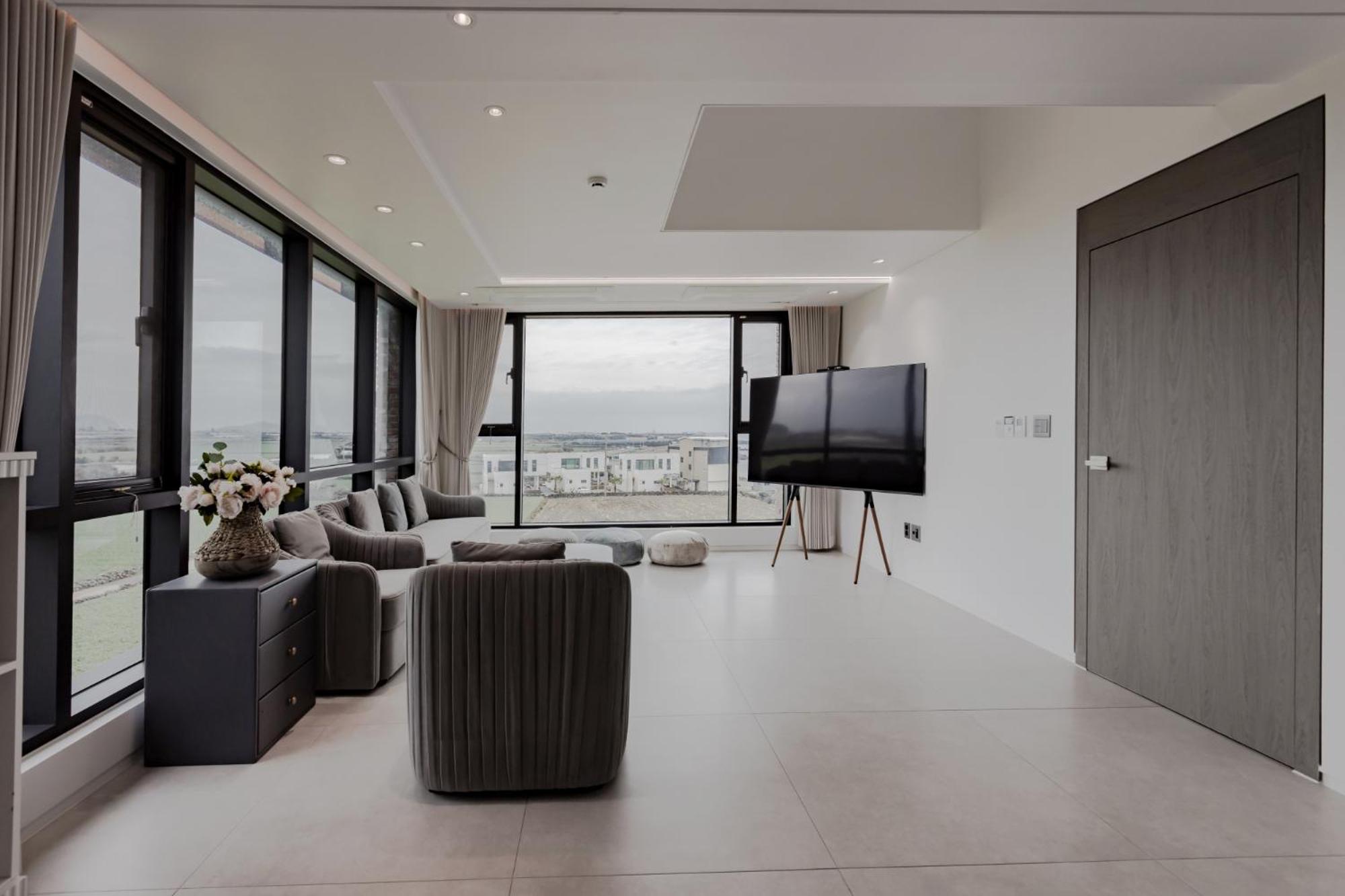 Dolphin Penthouse