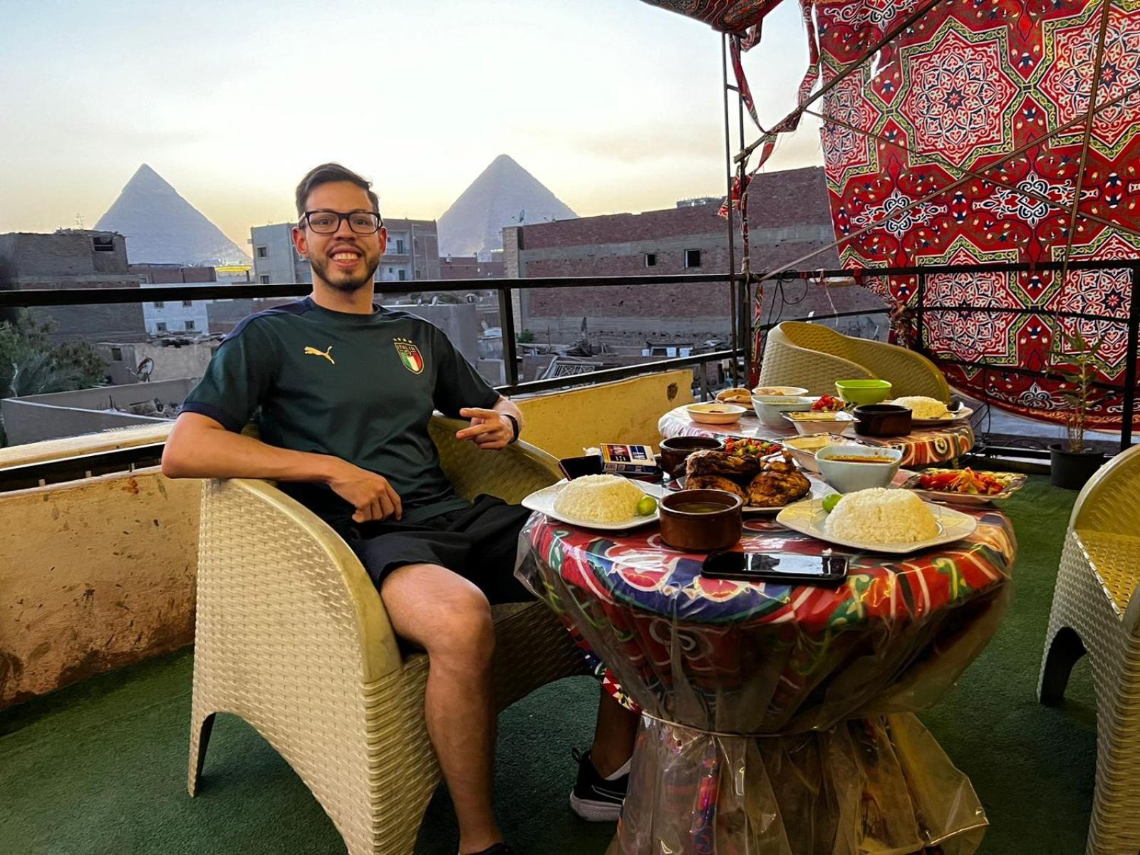 Jana Pyramids view inn