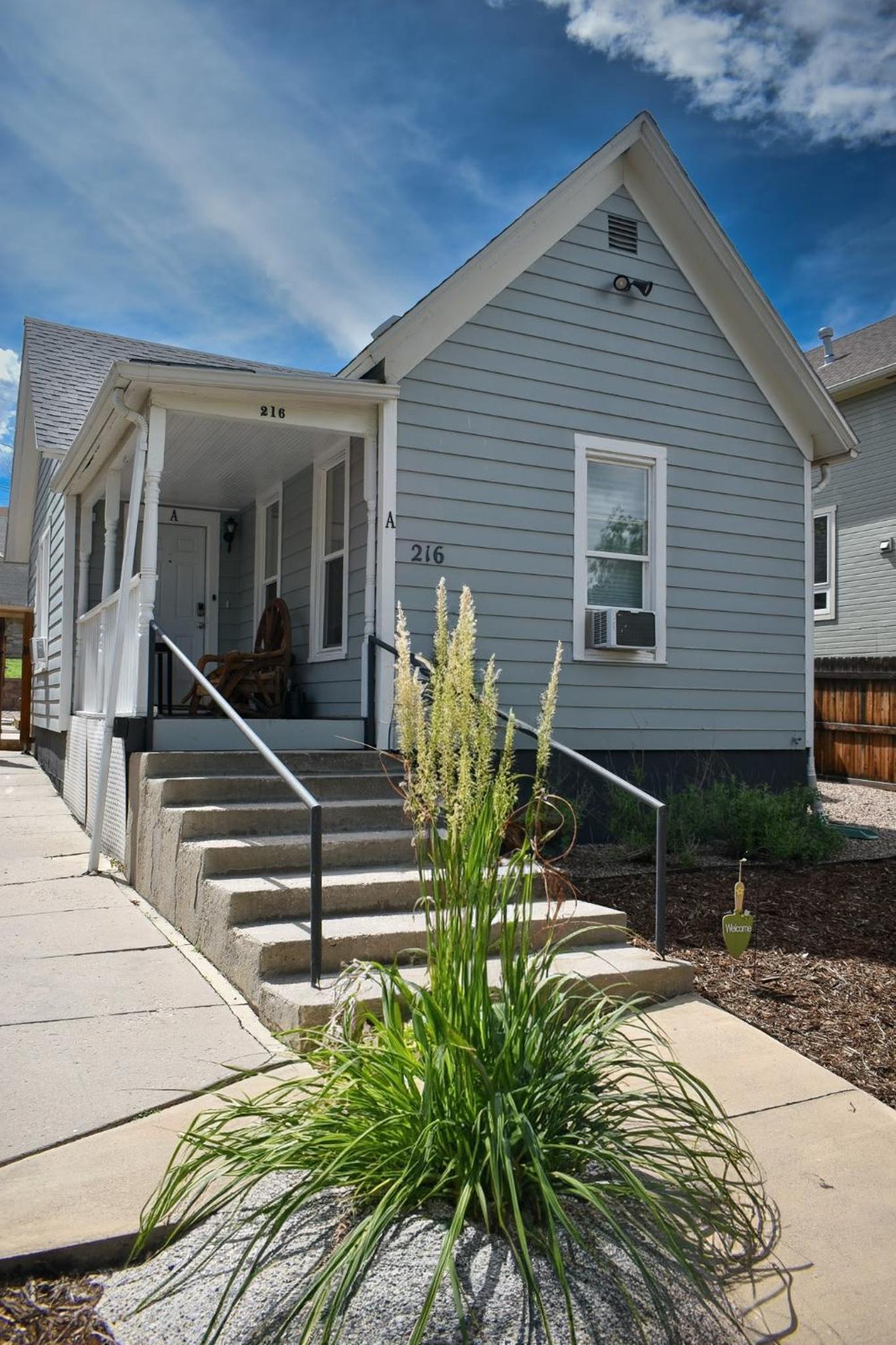 3 bedroom *Downtown* with Firepit view 2