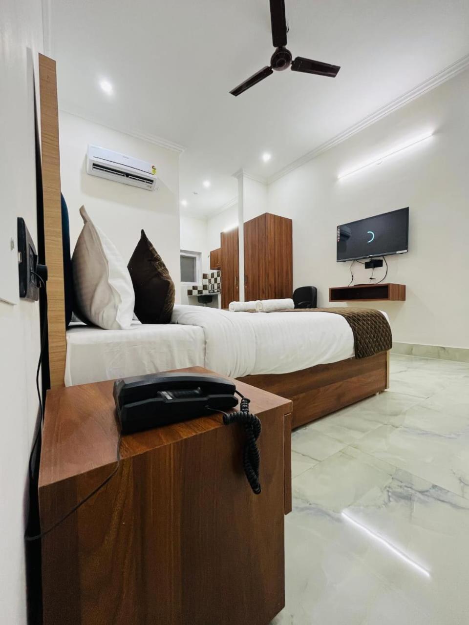The UmRa Hotel