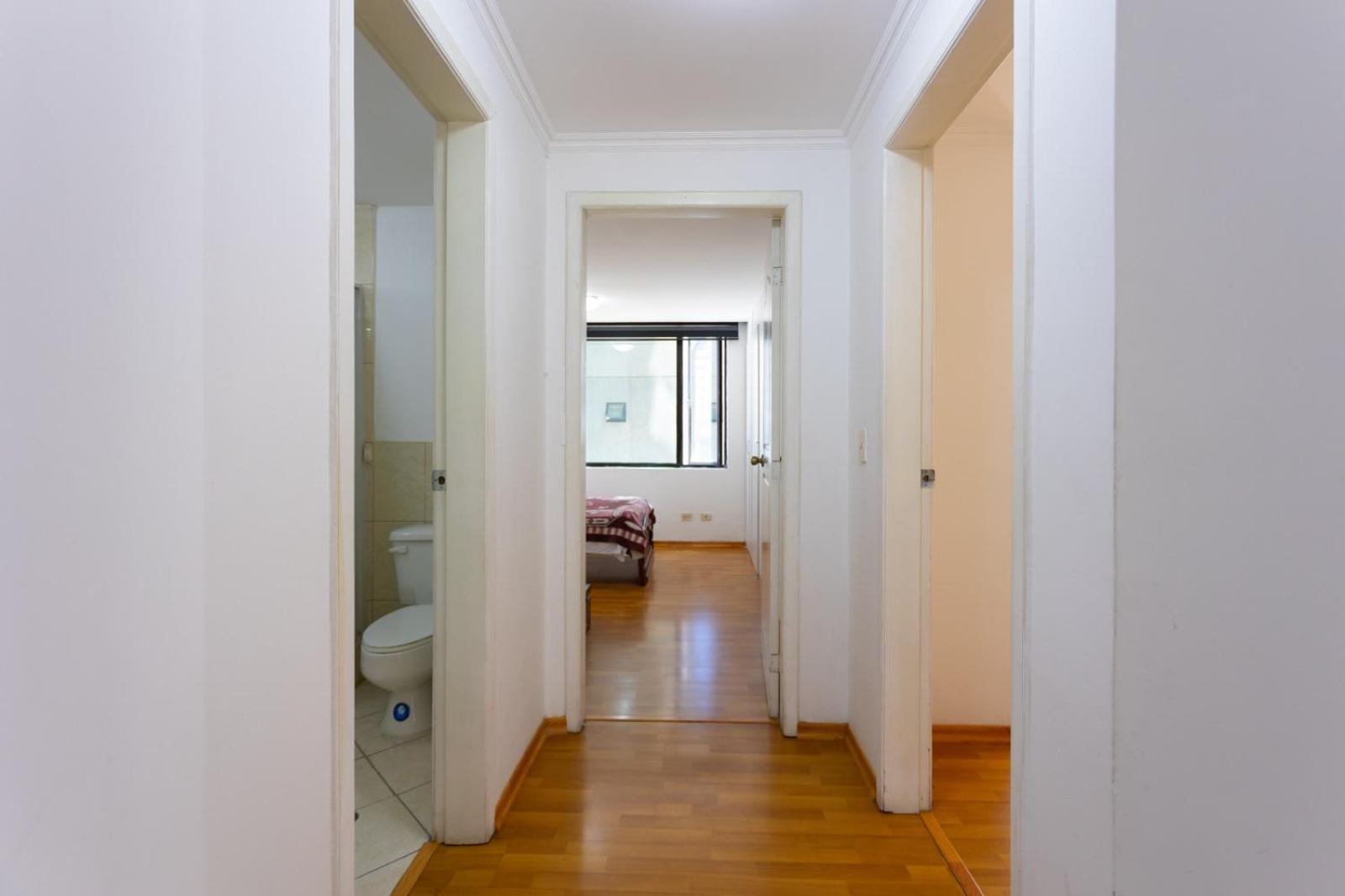 Departamento familiar con vista, 4 habitaciones, 10 personas, 5 camas, 3 baños, 2 parqueaderos, agua caliente, wiffi, a 20 metros del Quicentro Shooping y  view 3