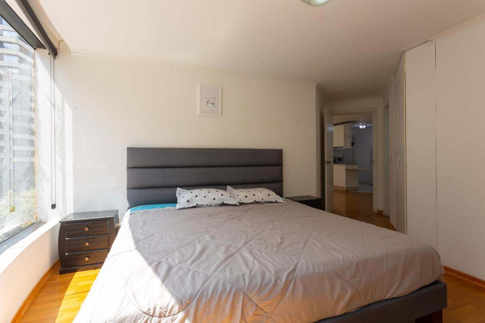Departamento familiar con vista, 4 habitaciones, 10 personas, 5 camas, 3 baños, 2 parqueaderos, agua caliente, wiffi, a 20 metros del Quicentro Shooping y  view 2