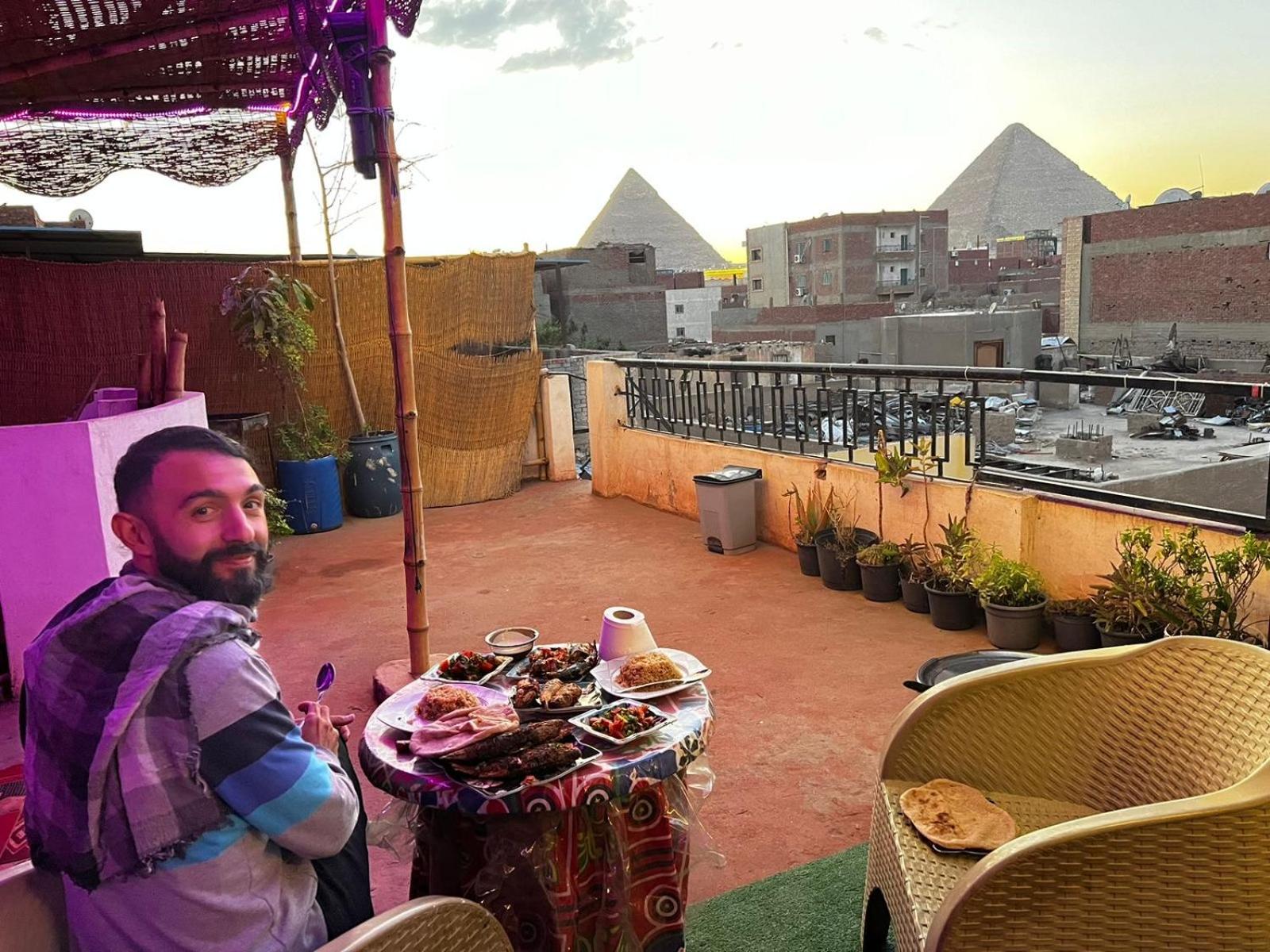 Jana Pyramids view inn
