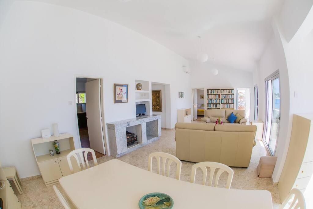 Coral Bay Beach House Apartment