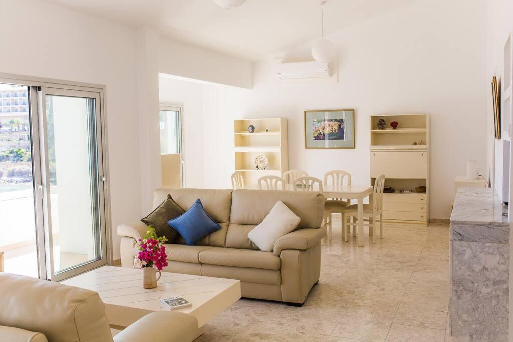 Coral Bay Beach House Apartment
