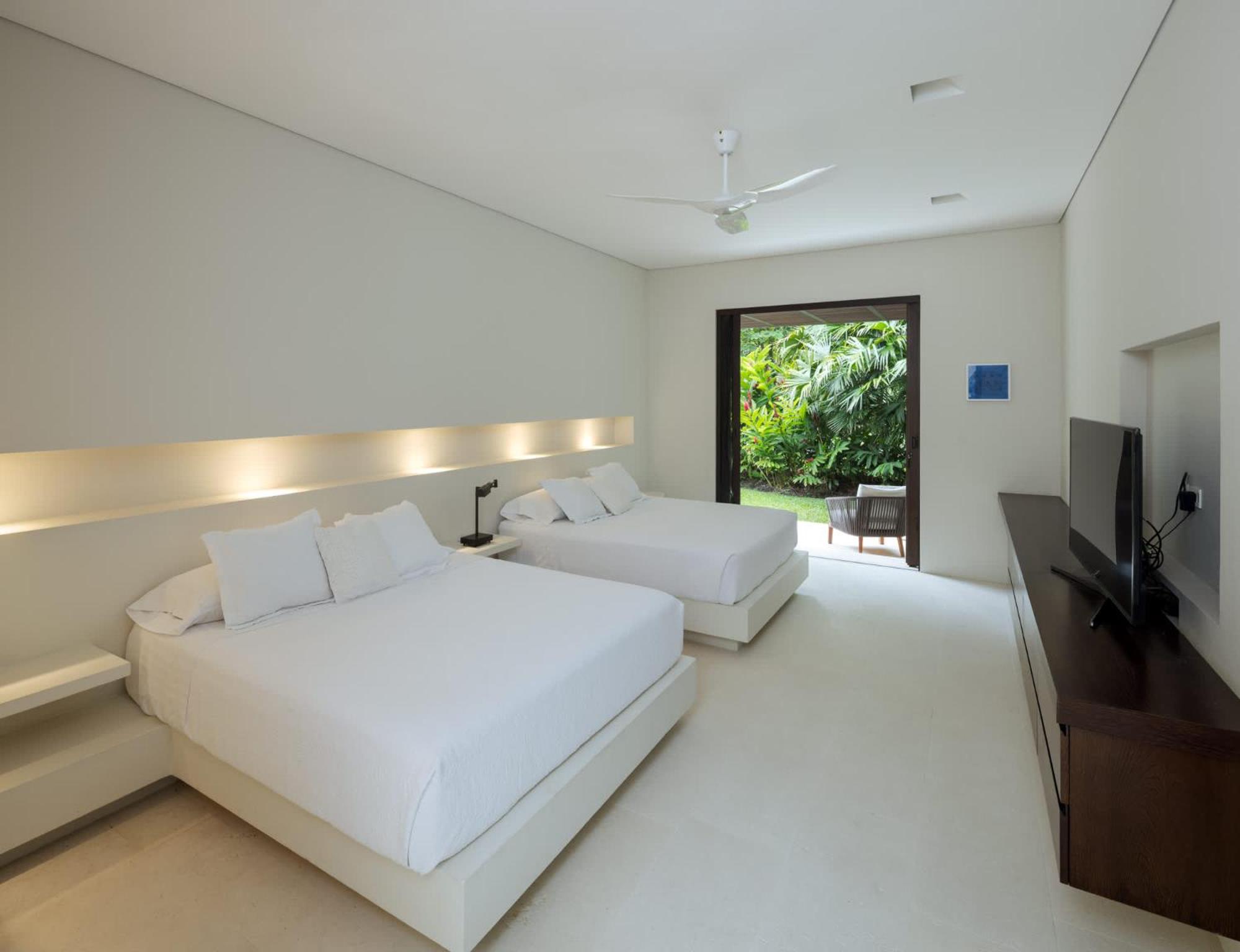 w* Amazing 4BR Villa at Mesa de Yeguas