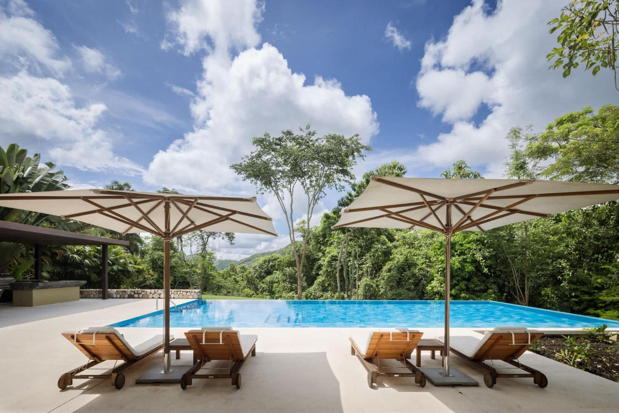 w* Amazing 4BR Villa at Mesa de Yeguas