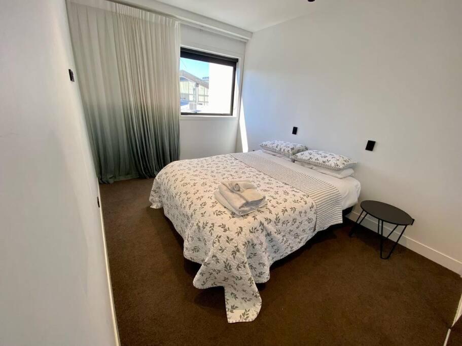 Entertainers penthouse with 5 bedrooms pool & spa view 2
