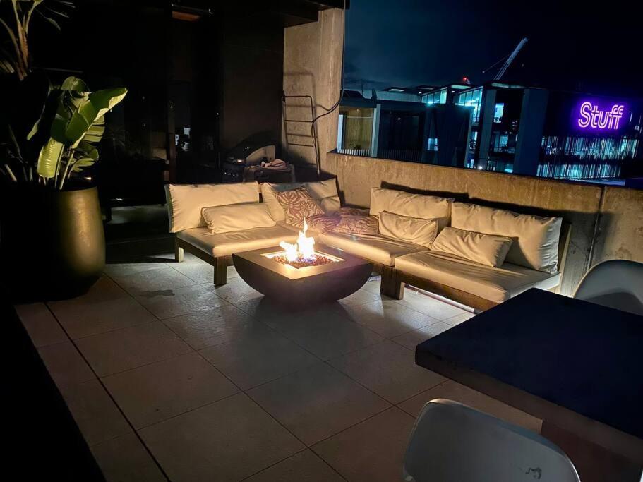 Entertainers penthouse with 5 bedrooms pool & spa view 5