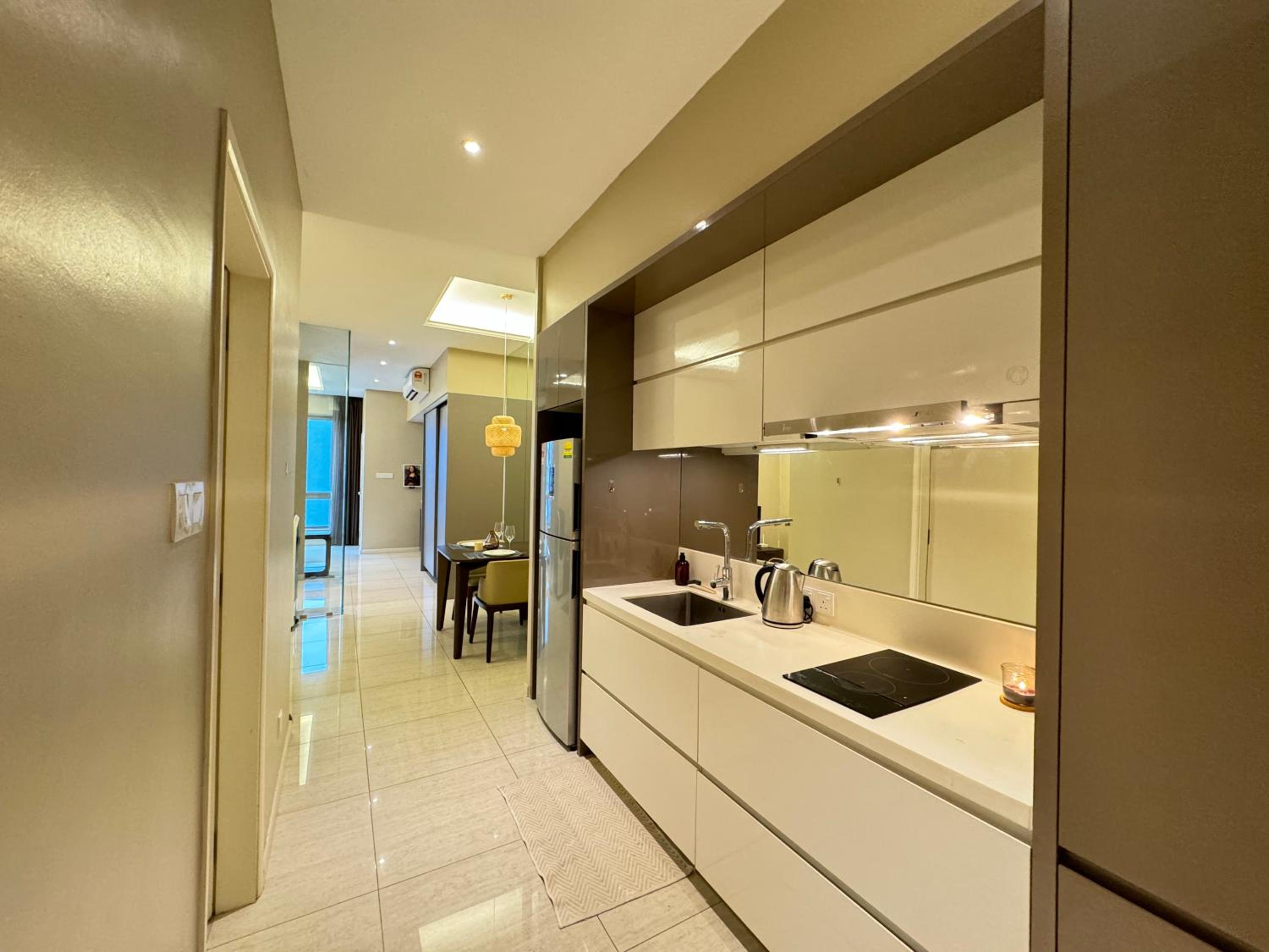 Dorsett Residence Sri Hartamas by Chengal with Bathtub, Rooftop Pool, KL City Centre, Round the Clock Security, Netflix, Youtube, Free Parking
