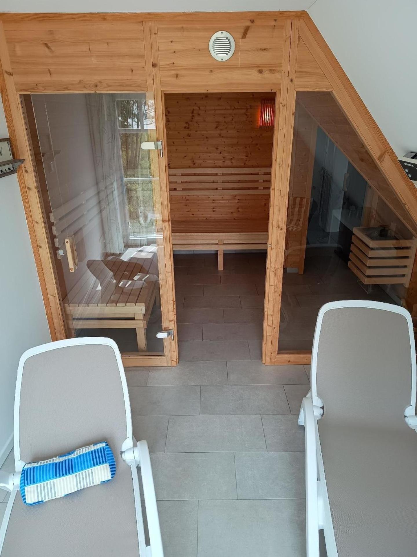 Ferienhaus mit Boddenblick und Sauna