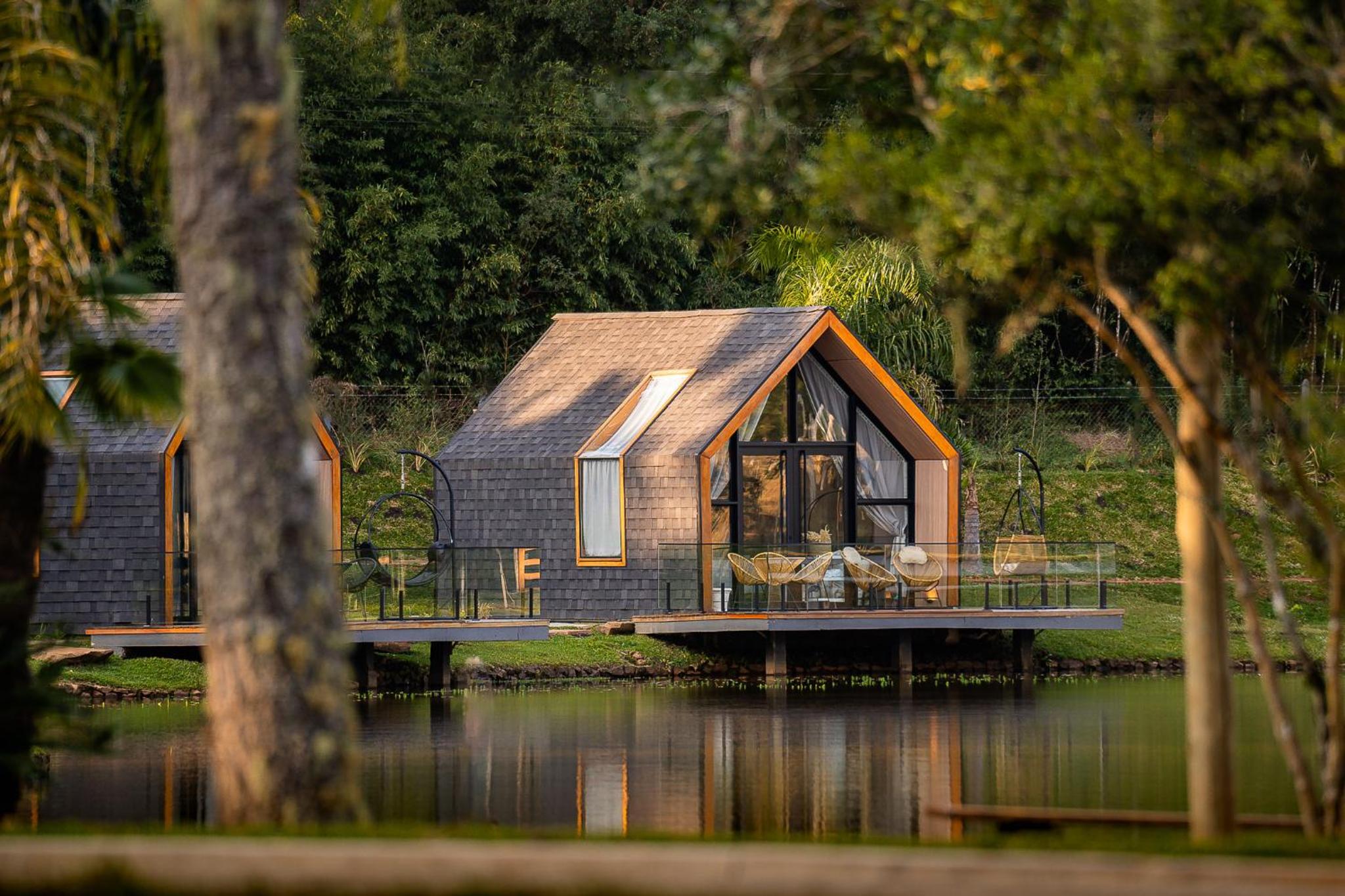Celeiro Lake Village