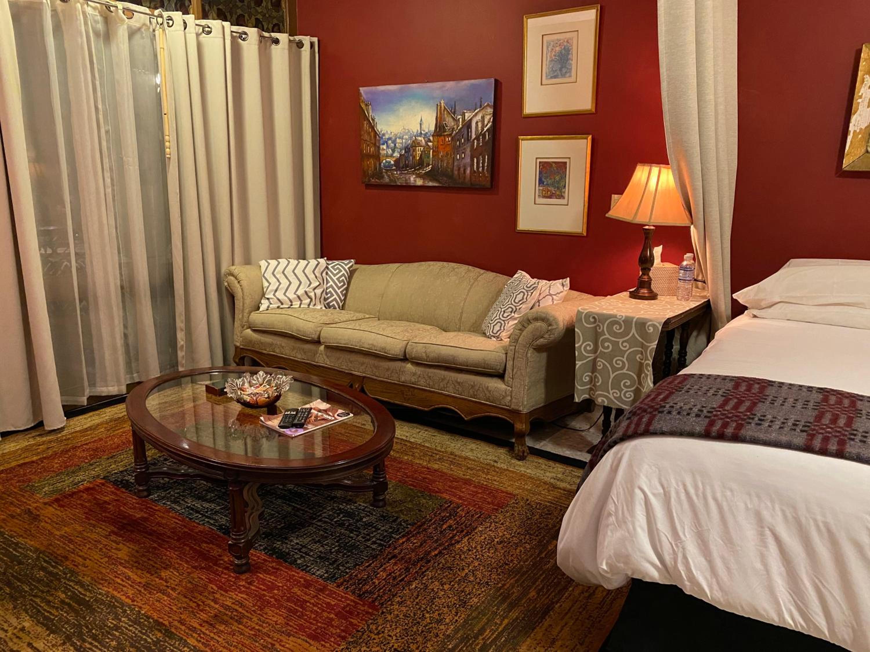 Dickinson Guest House, Guadalajara Expo