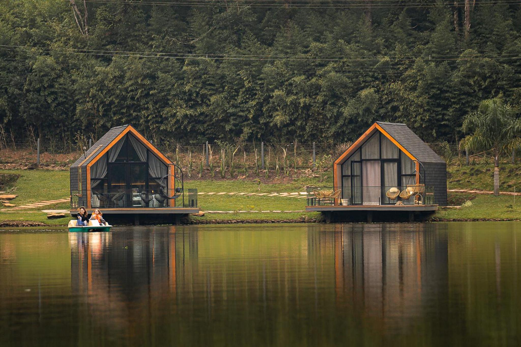 Celeiro Lake Village