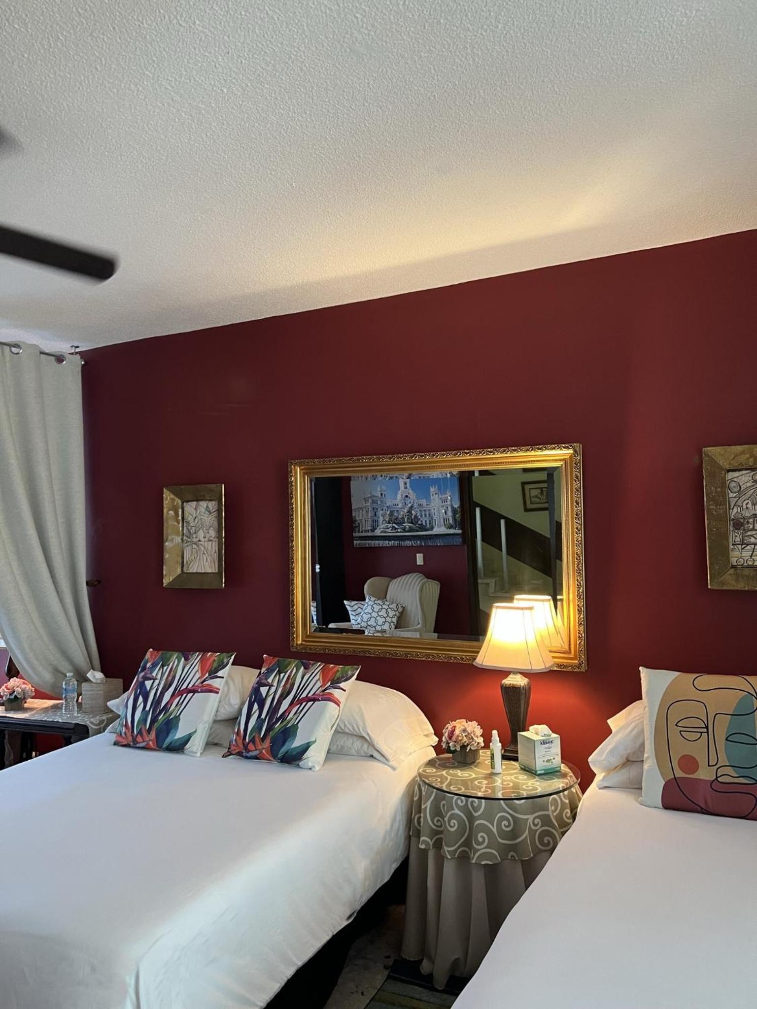 Dickinson Guest House, Guadalajara Expo