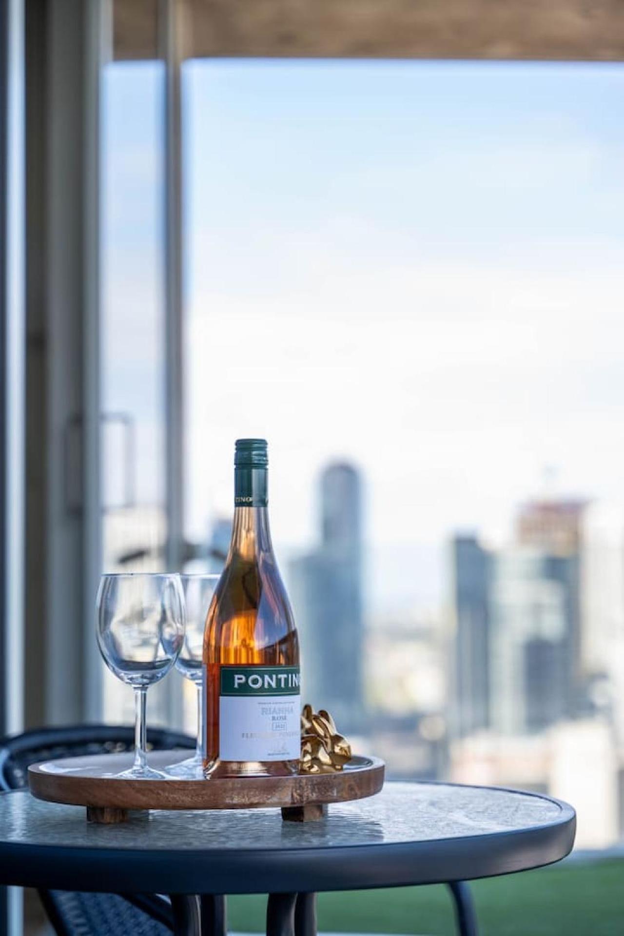 Skyline, Stunning City Views