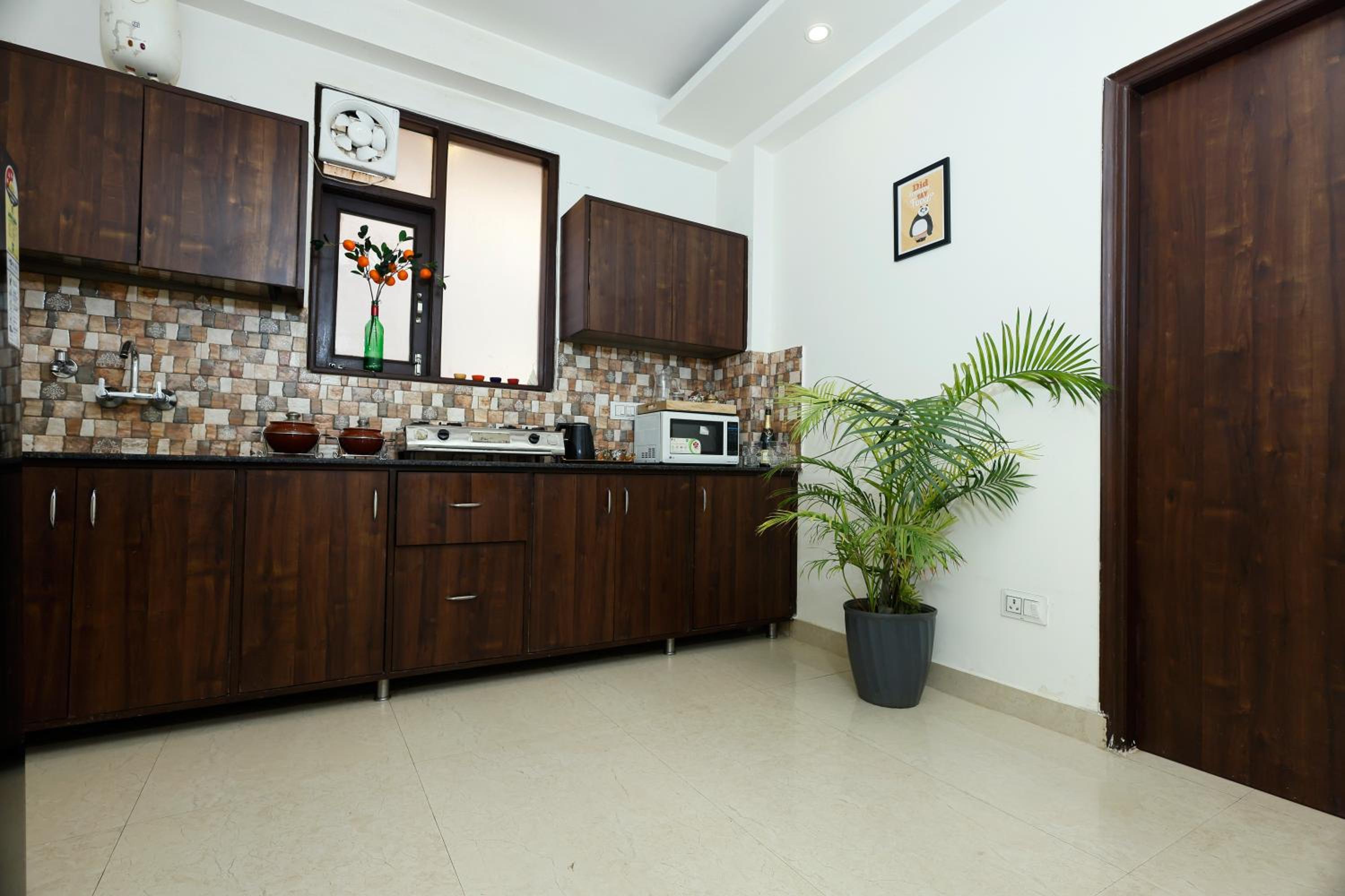 Orange Inn Luxe Stayz- Serviced Apartment - Near Google office and Medicity Hospital, Gurugram view 4