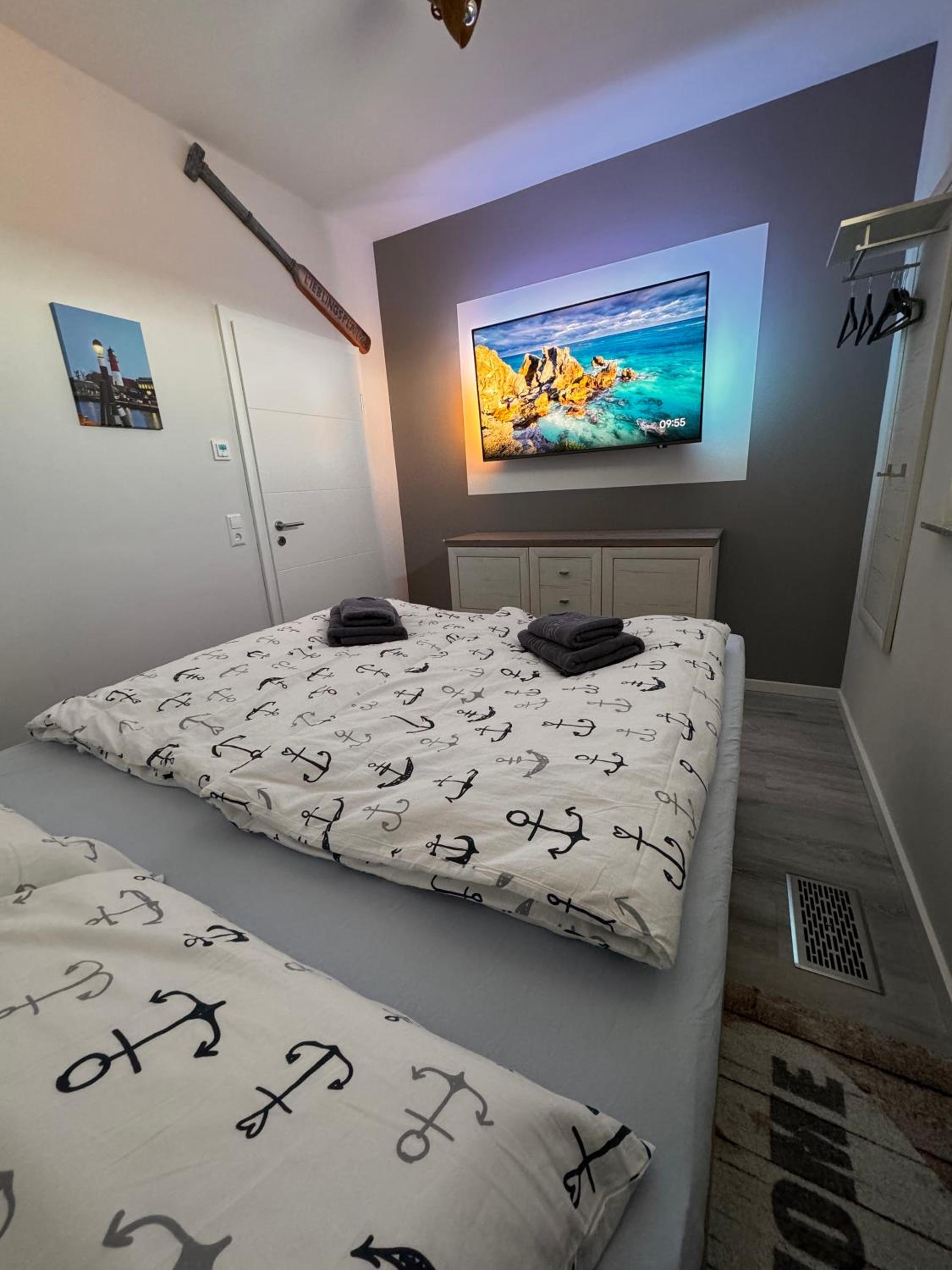 Haus Viking mit 2 Ferienwohnungen Bjorn 4 Pers und Floki 6 Pers mit Düne und Garten