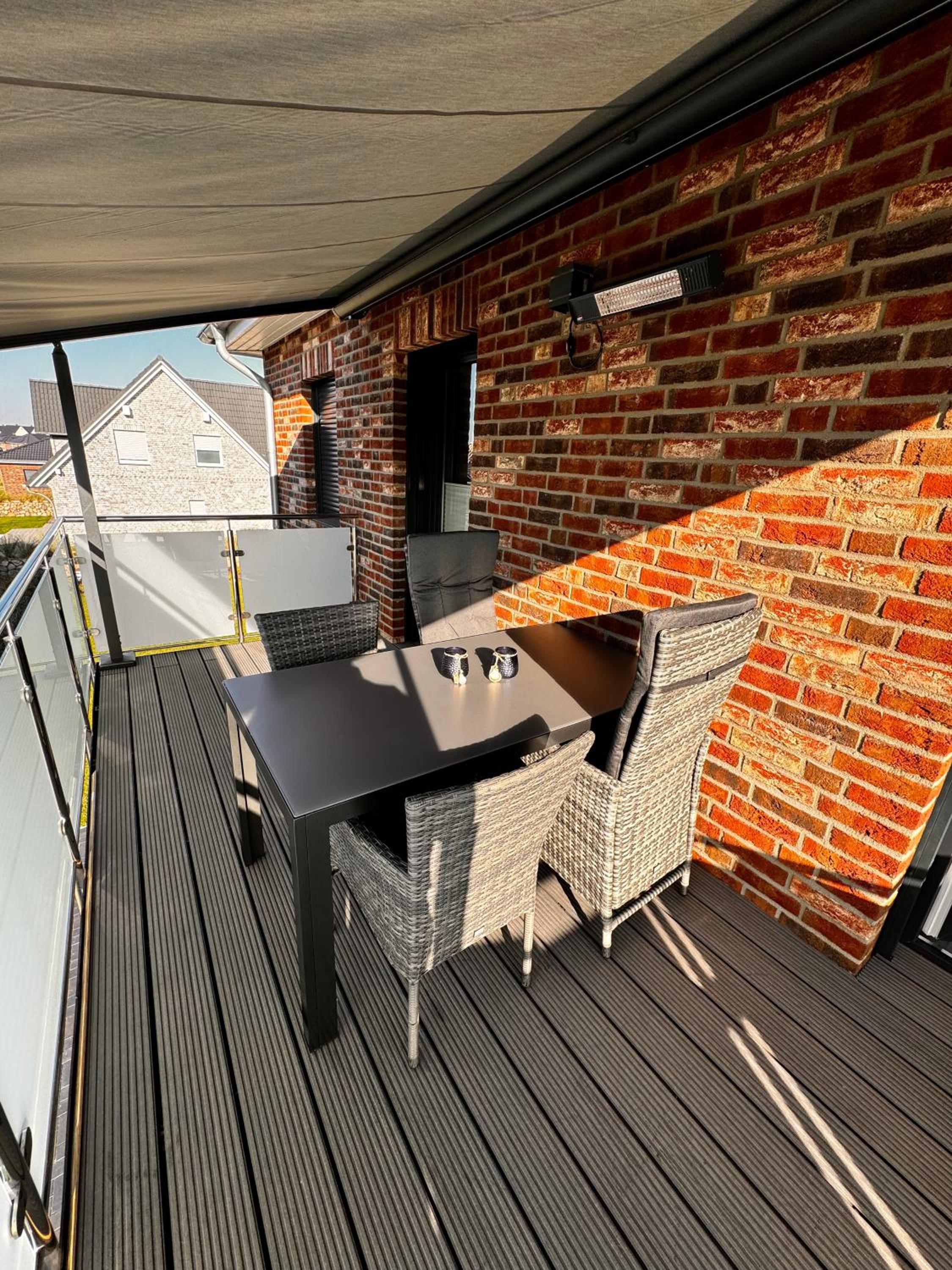 Haus Viking mit 2 Ferienwohnungen Bjorn 4 Pers und Floki 6 Pers mit Düne und Garten