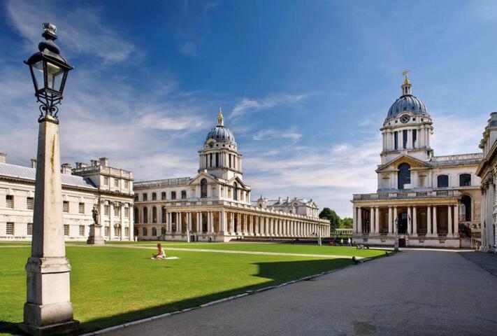 Oriental, 2 Double Bedroom Flat, Royal Greenwich, SE London