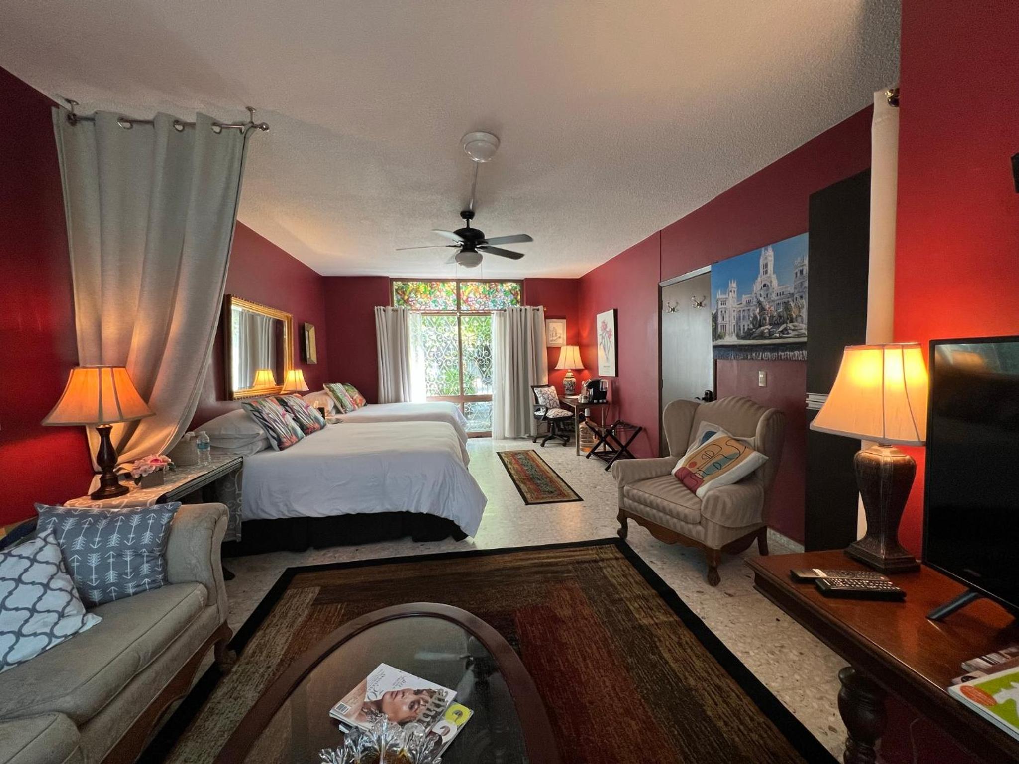 Dickinson Guest House, Guadalajara Expo